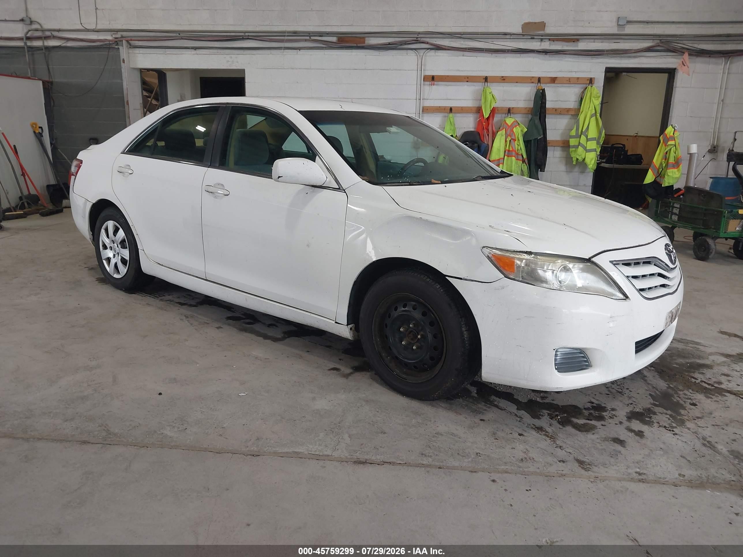 2011 Toyota Camry Le White vin: 4T1BF3EK1BU740635