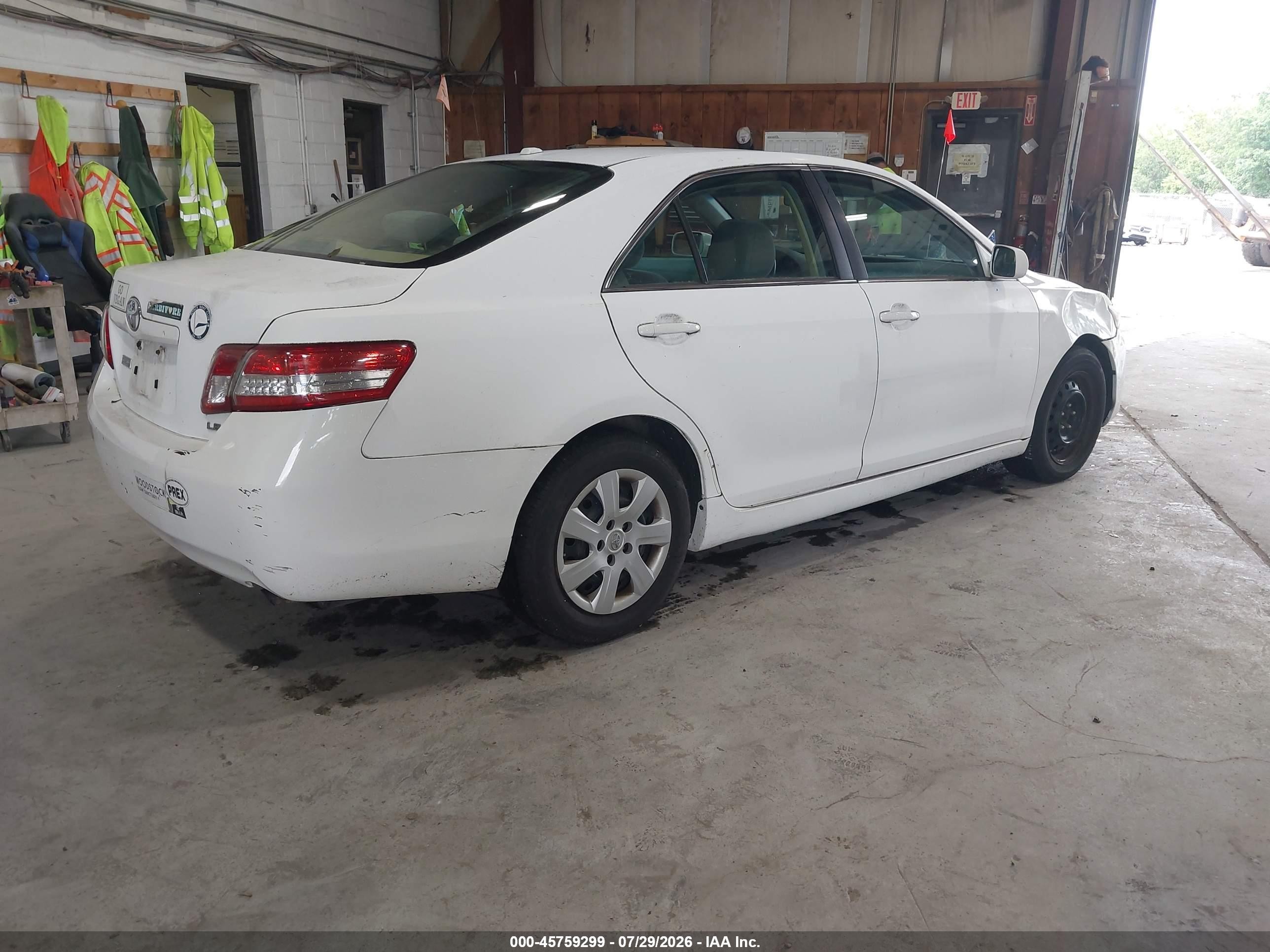2011 Toyota Camry Le White vin: 4T1BF3EK1BU740635
