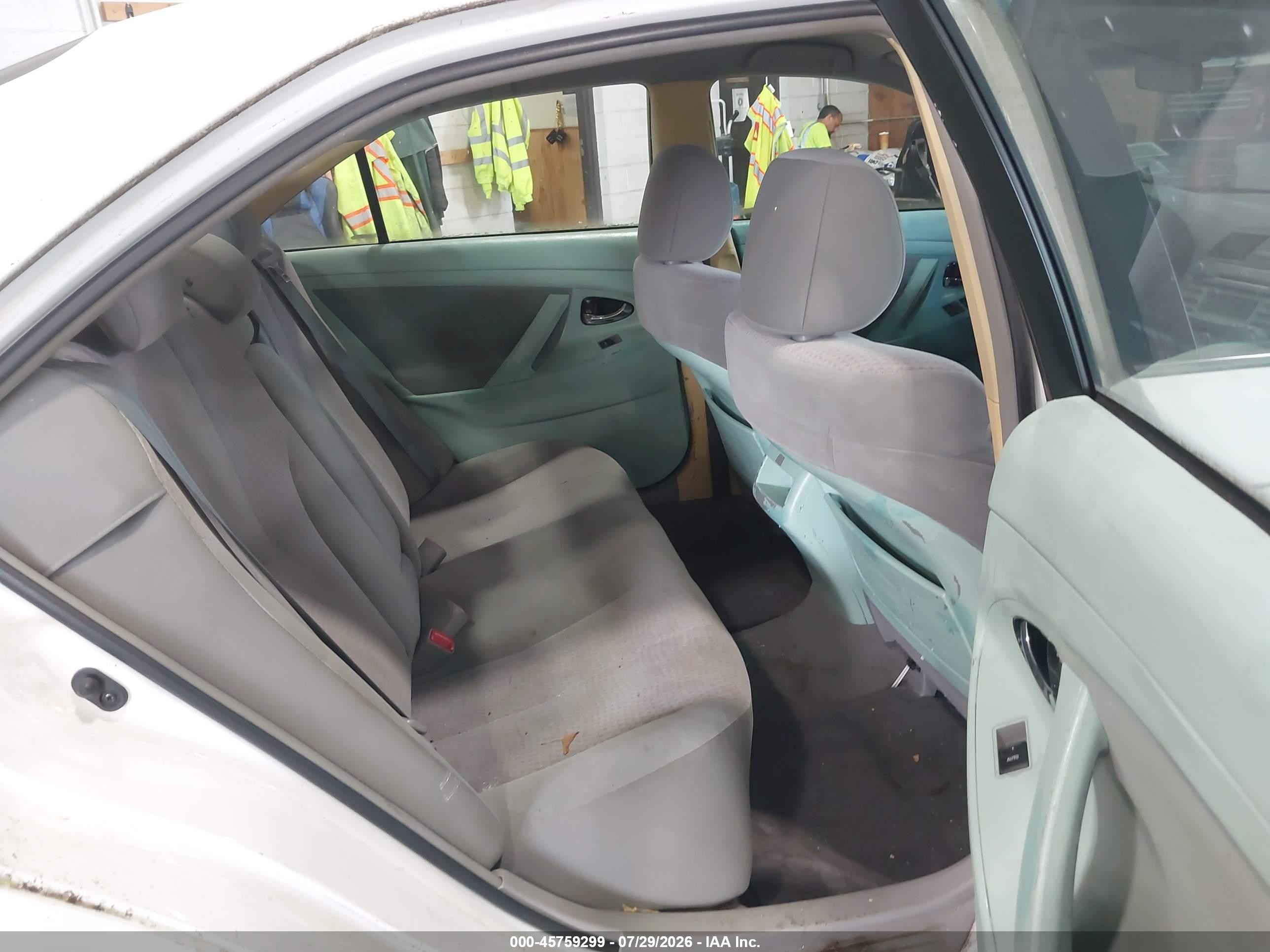 2011 Toyota Camry Le White vin: 4T1BF3EK1BU740635