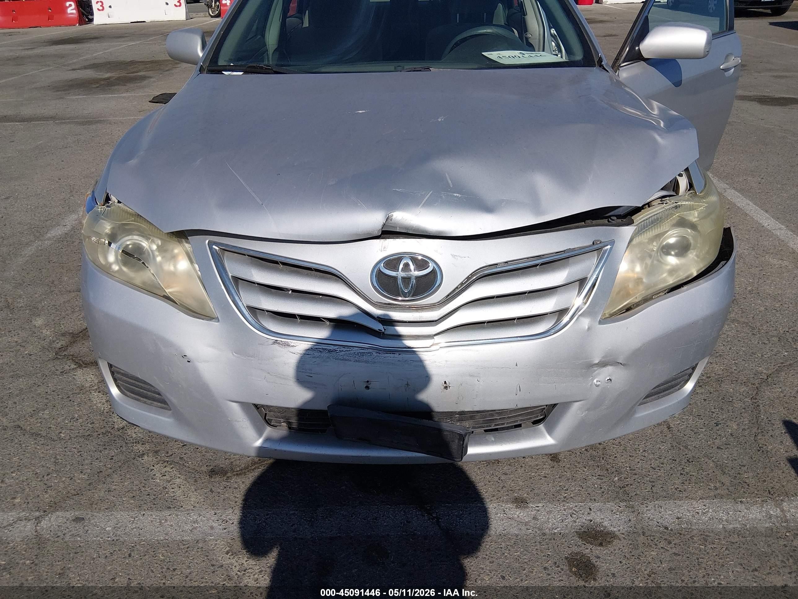 2011 Toyota Camry Le Gray vin: 4T1BF3EK1BU747360