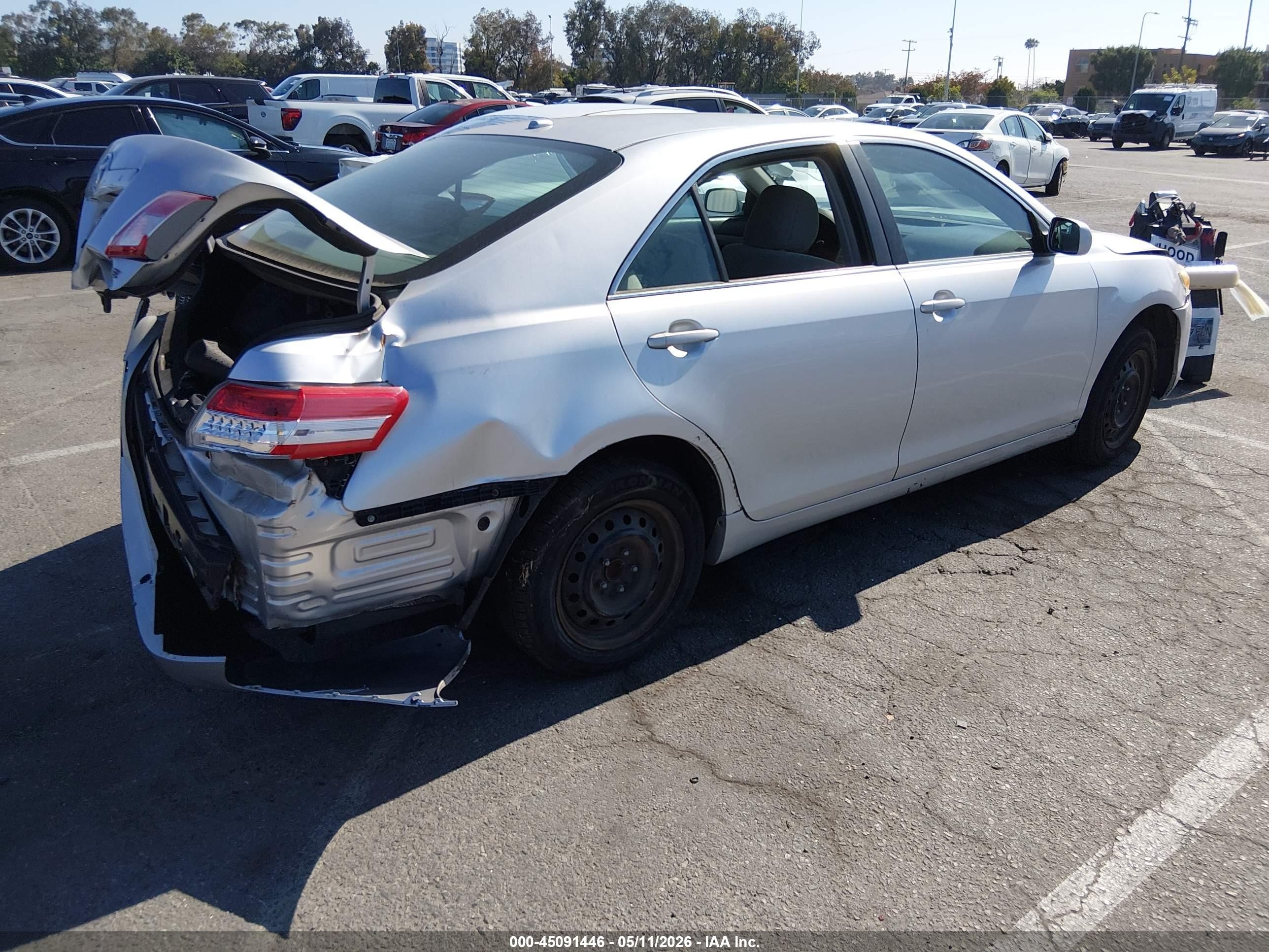 2011 Toyota Camry Le Gray vin: 4T1BF3EK1BU747360