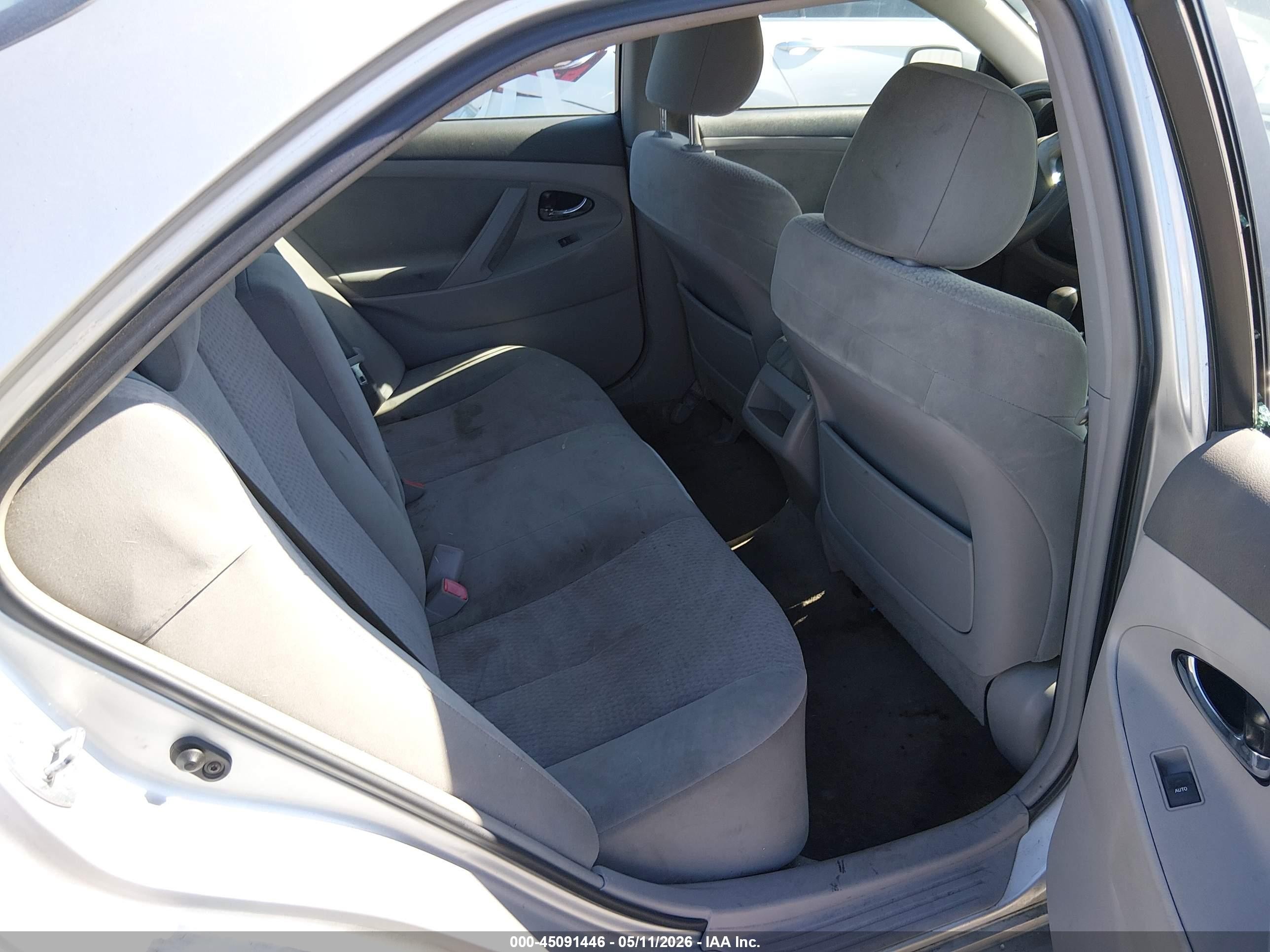 2011 Toyota Camry Le Gray vin: 4T1BF3EK1BU747360