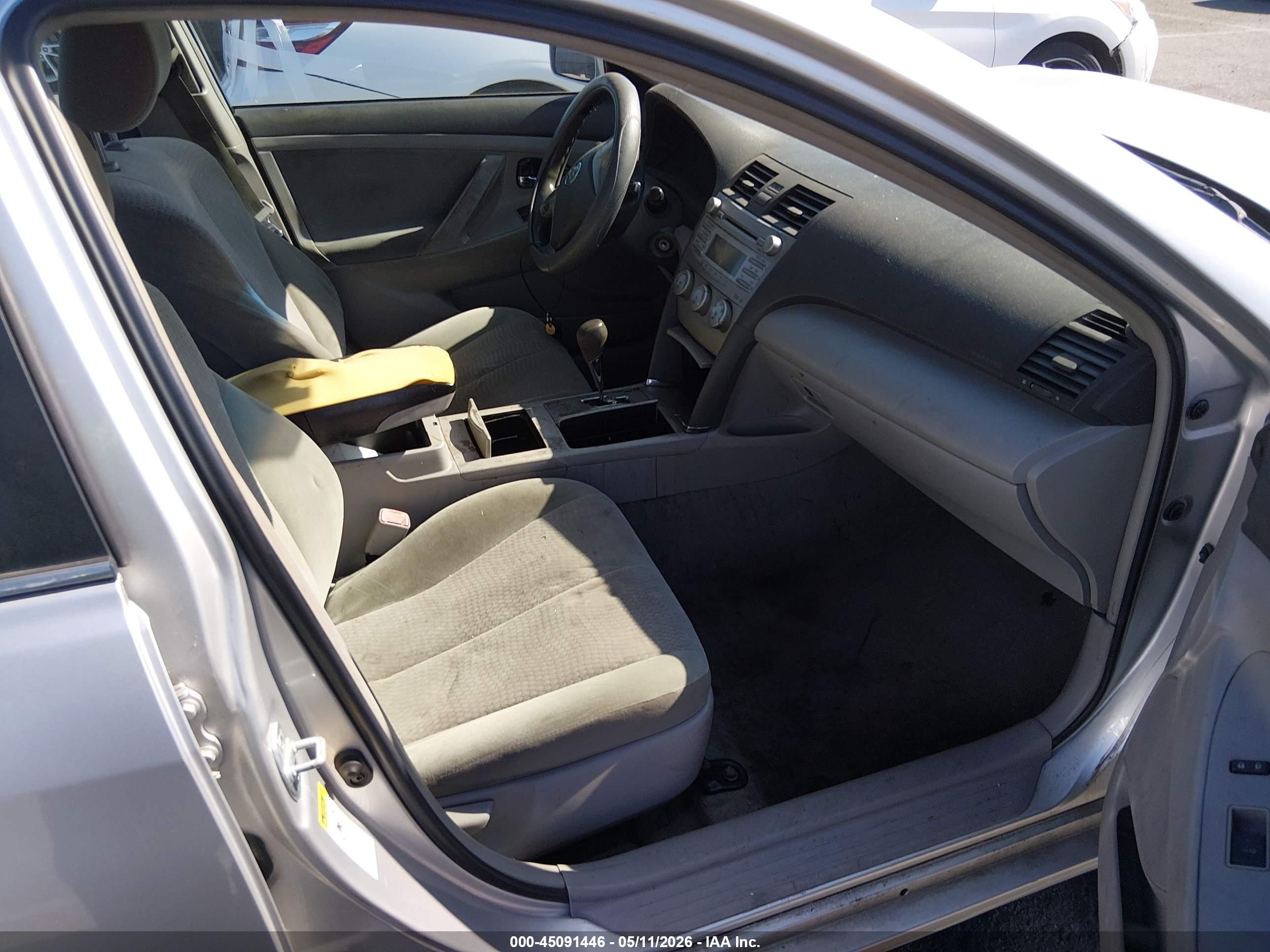 2011 Toyota Camry Le Gray vin: 4T1BF3EK1BU747360