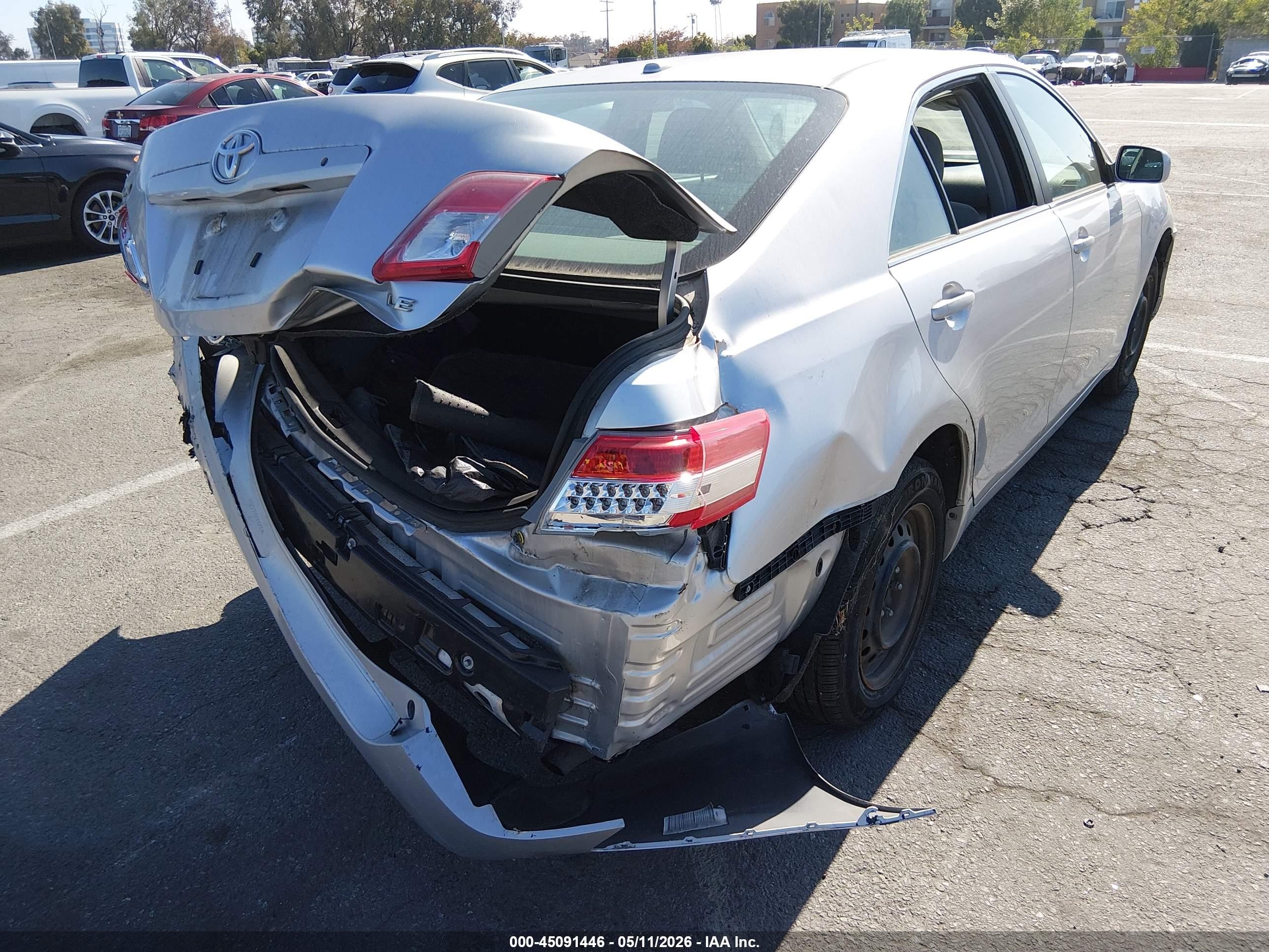 2011 Toyota Camry Le Gray vin: 4T1BF3EK1BU747360