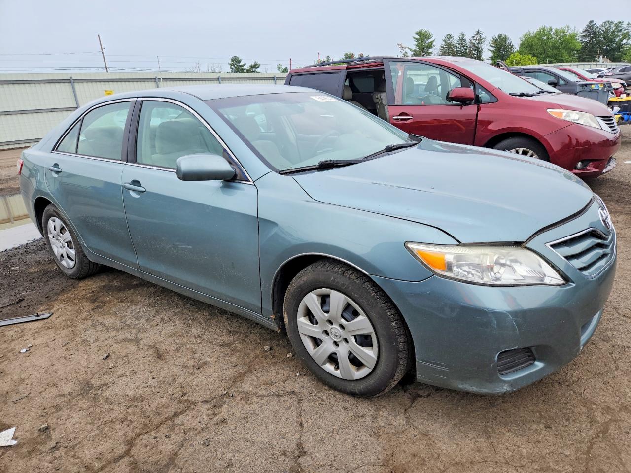 2011 Toyota Camry Le Green vin: 4T1BF3EK1BU750579