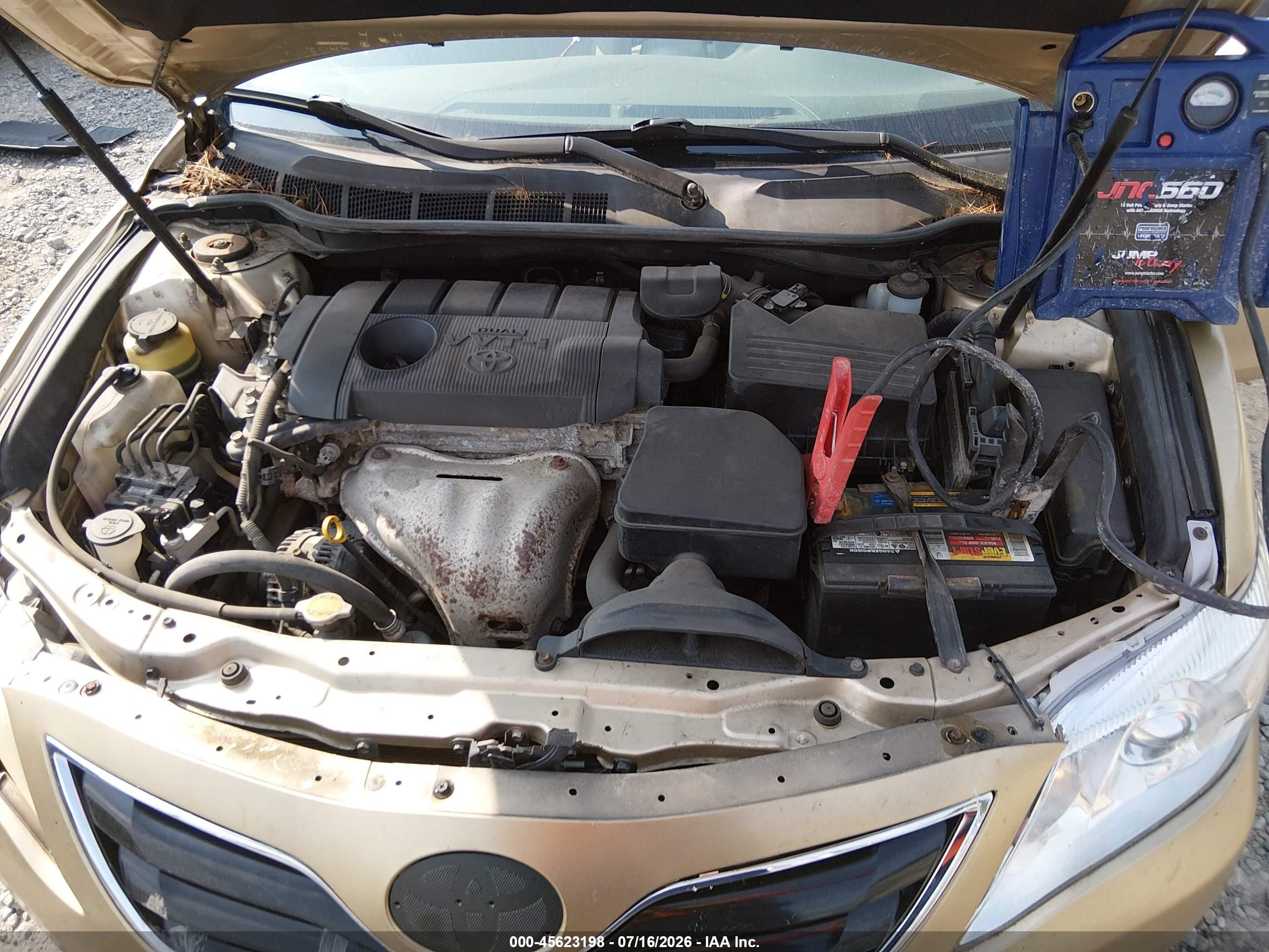 2011 Toyota Camry Le Gold vin: 4T1BF3EK1BU756186