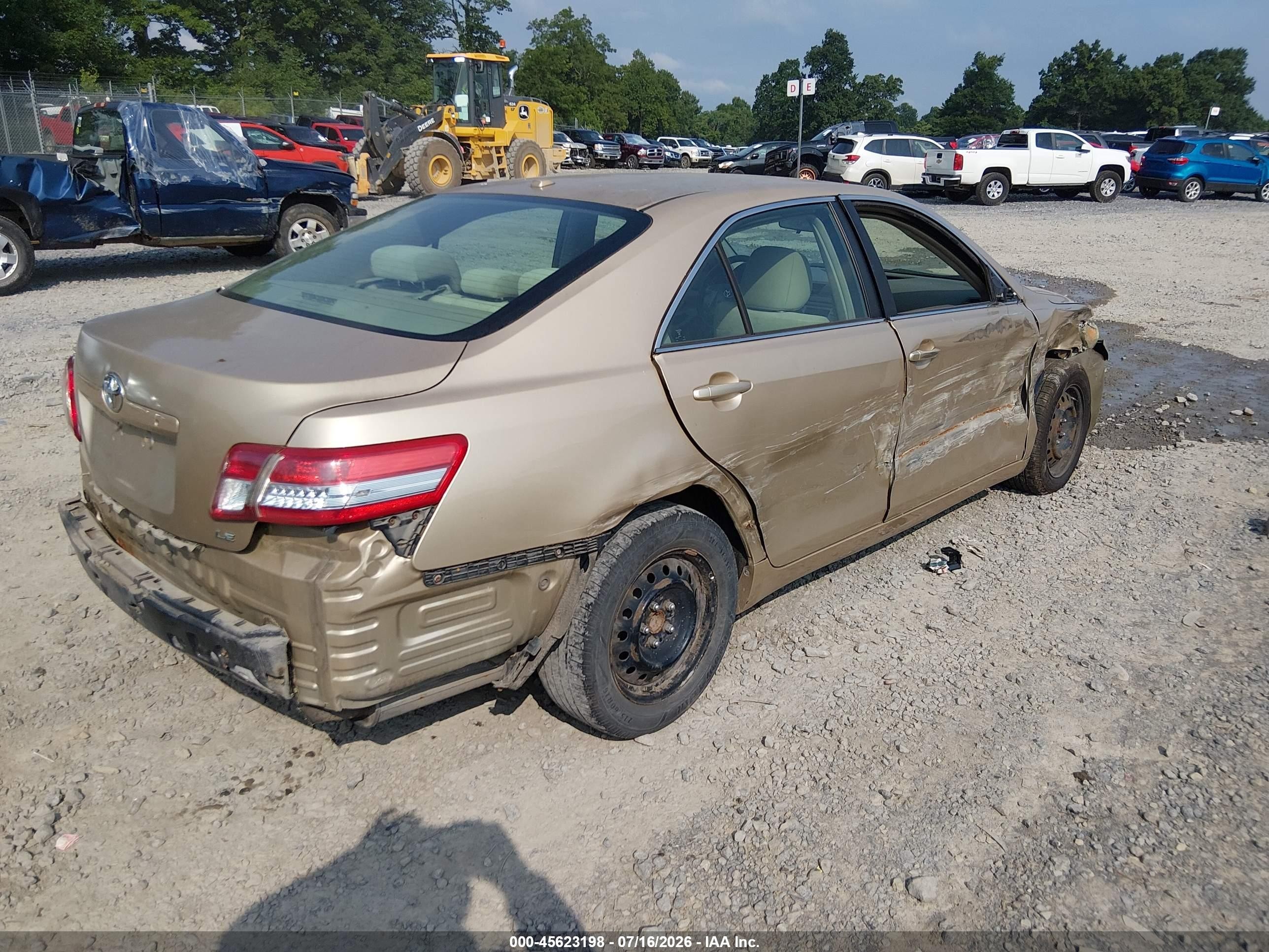 2011 Toyota Camry Le Gold vin: 4T1BF3EK1BU756186