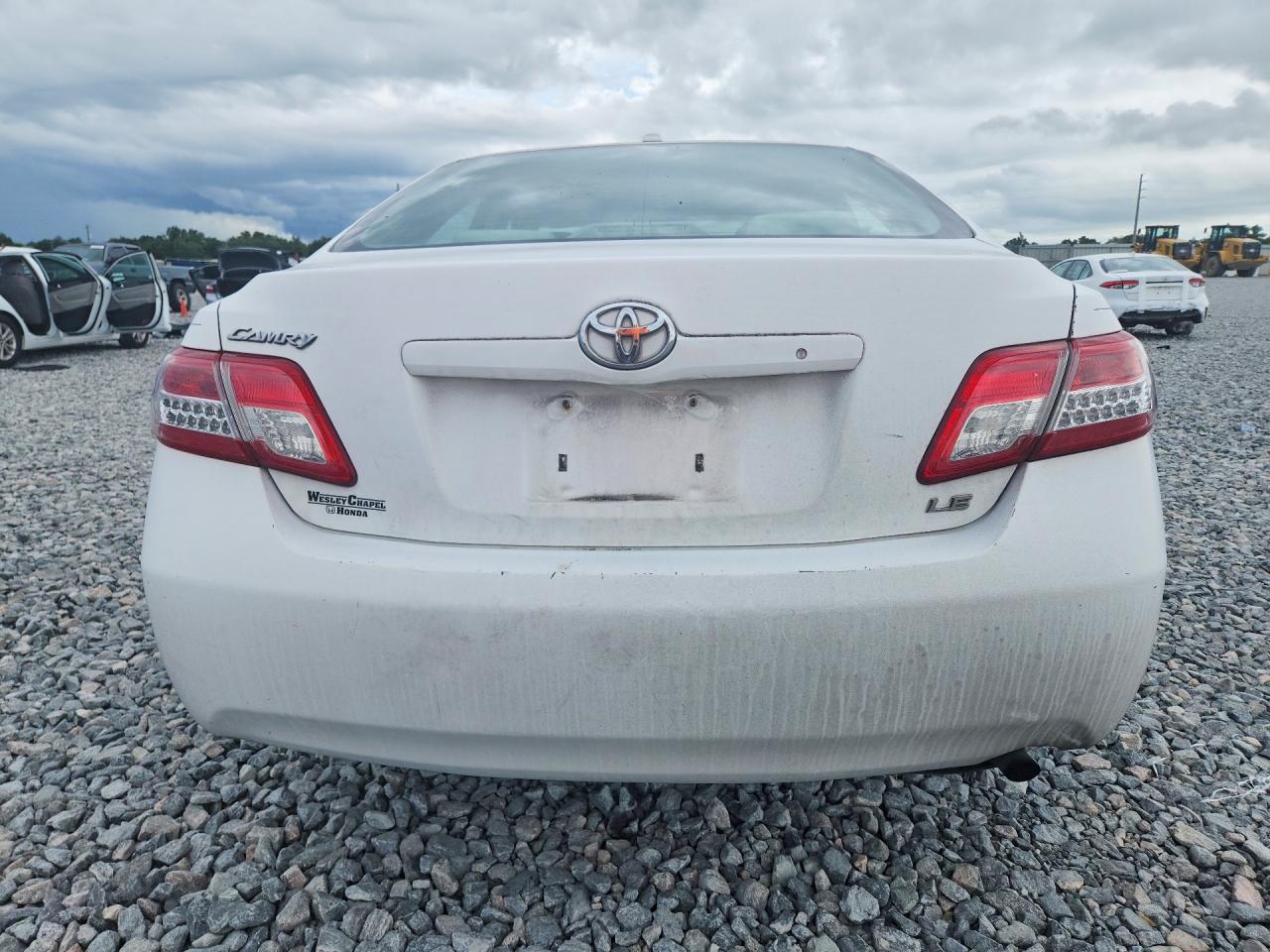 2011 Toyota Camry Le White vin: 4T1BF3EK1BU770024