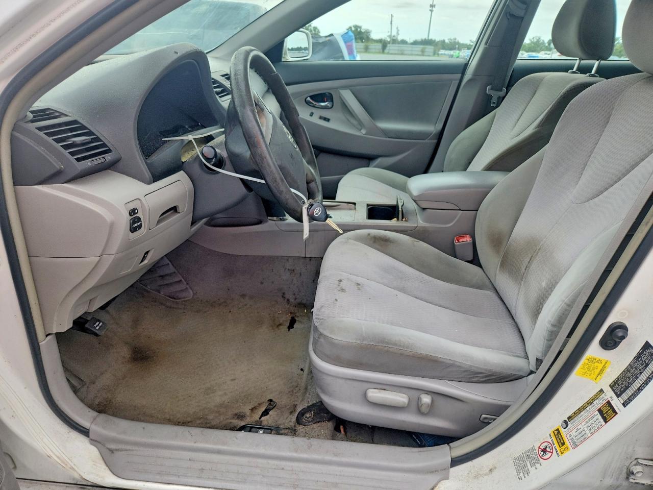 2011 Toyota Camry Le White vin: 4T1BF3EK1BU770024