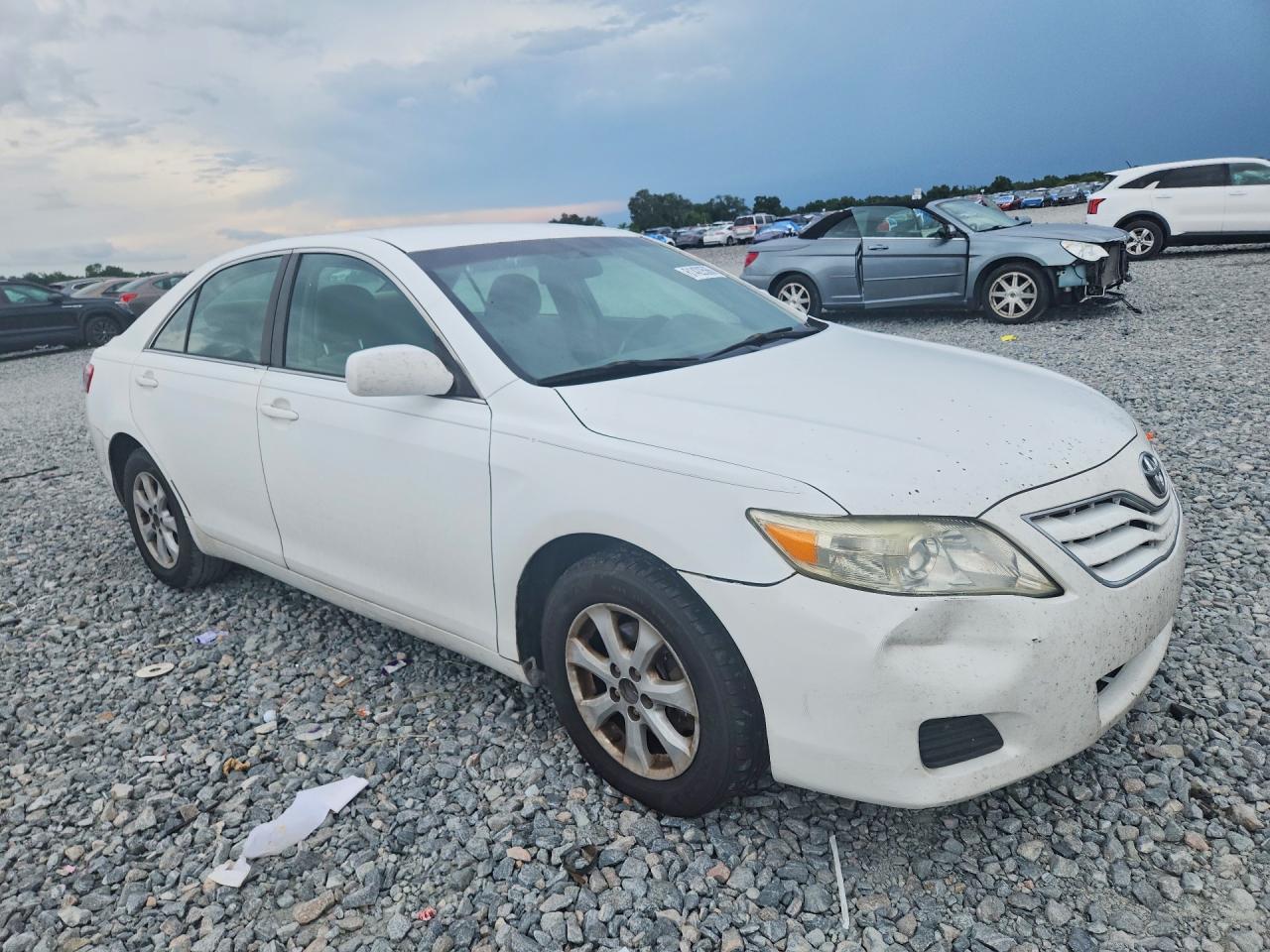 2011 Toyota Camry Le White vin: 4T1BF3EK1BU770024