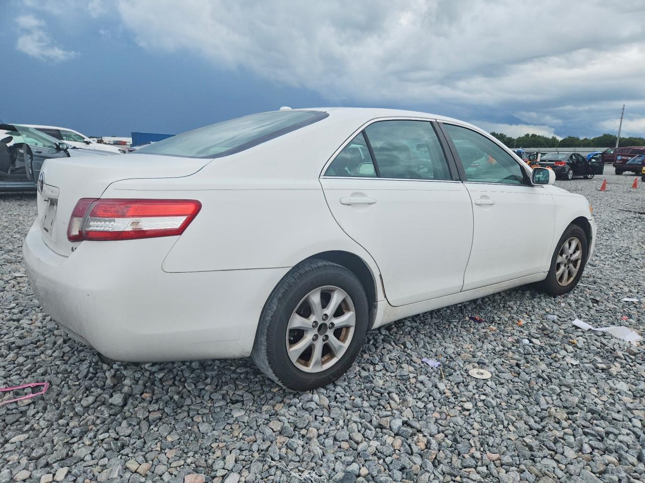2011 Toyota Camry Le White vin: 4T1BF3EK1BU770024