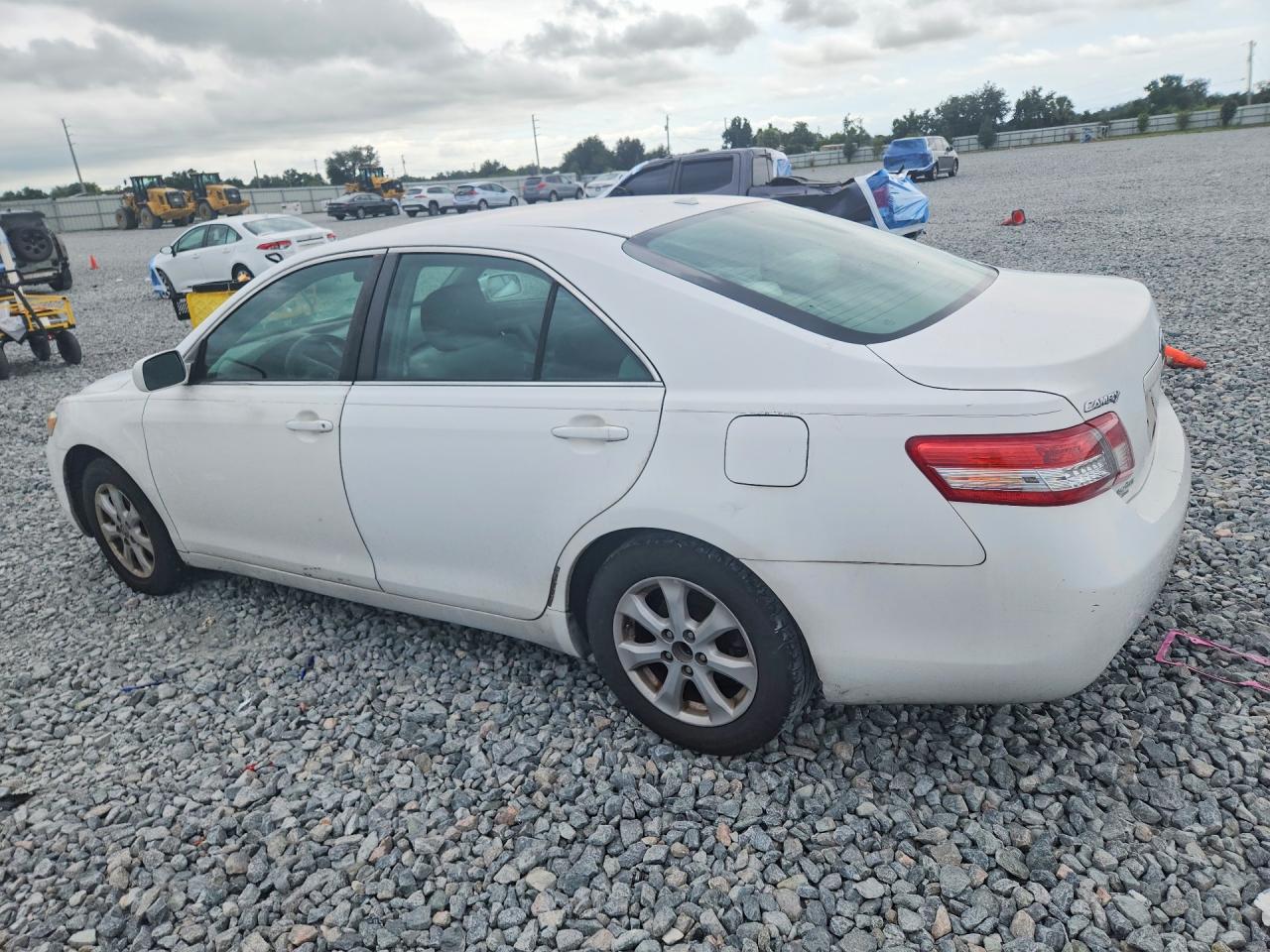 2011 Toyota Camry Le White vin: 4T1BF3EK1BU770024