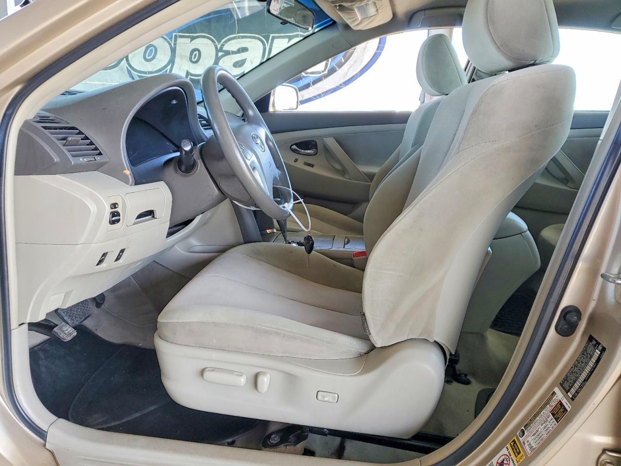 2010 Toyota Camry Le Gold vin: 4T1BF3EK2AU010196
