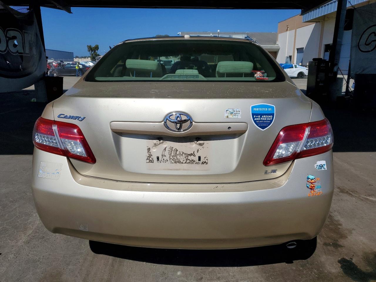 2010 Toyota Camry Le Gold vin: 4T1BF3EK2AU010196