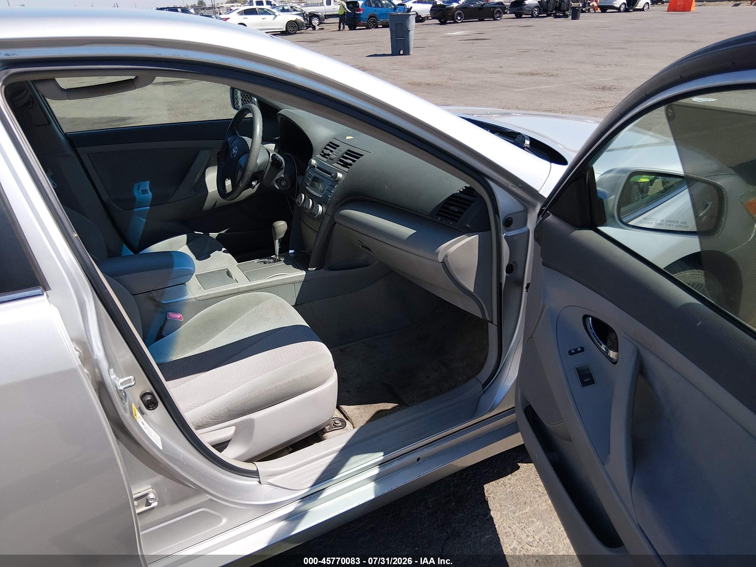 2010 Toyota Camry Le Silver vin: 4T1BF3EK2AU022574