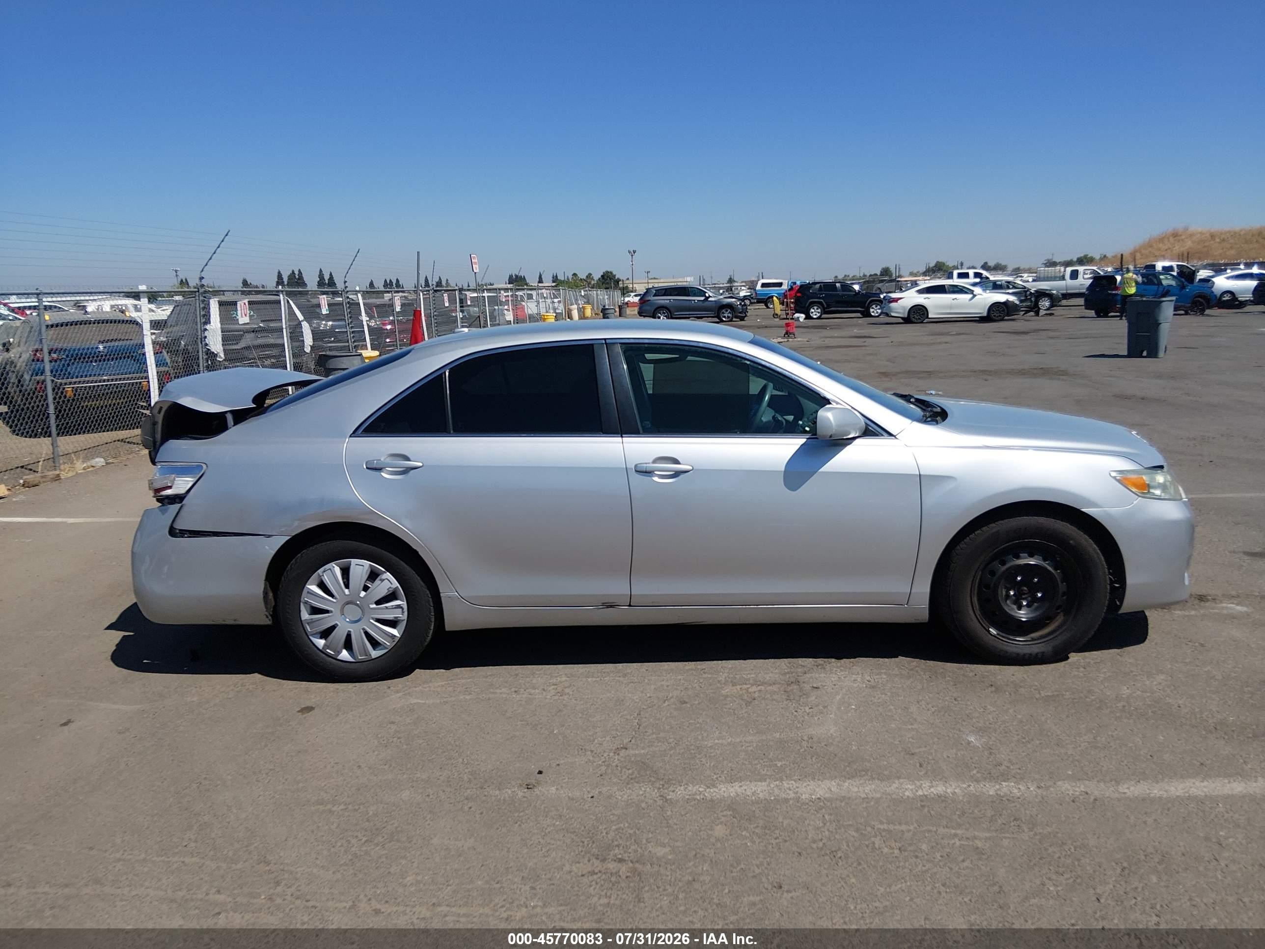 2010 Toyota Camry Le Silver vin: 4T1BF3EK2AU022574