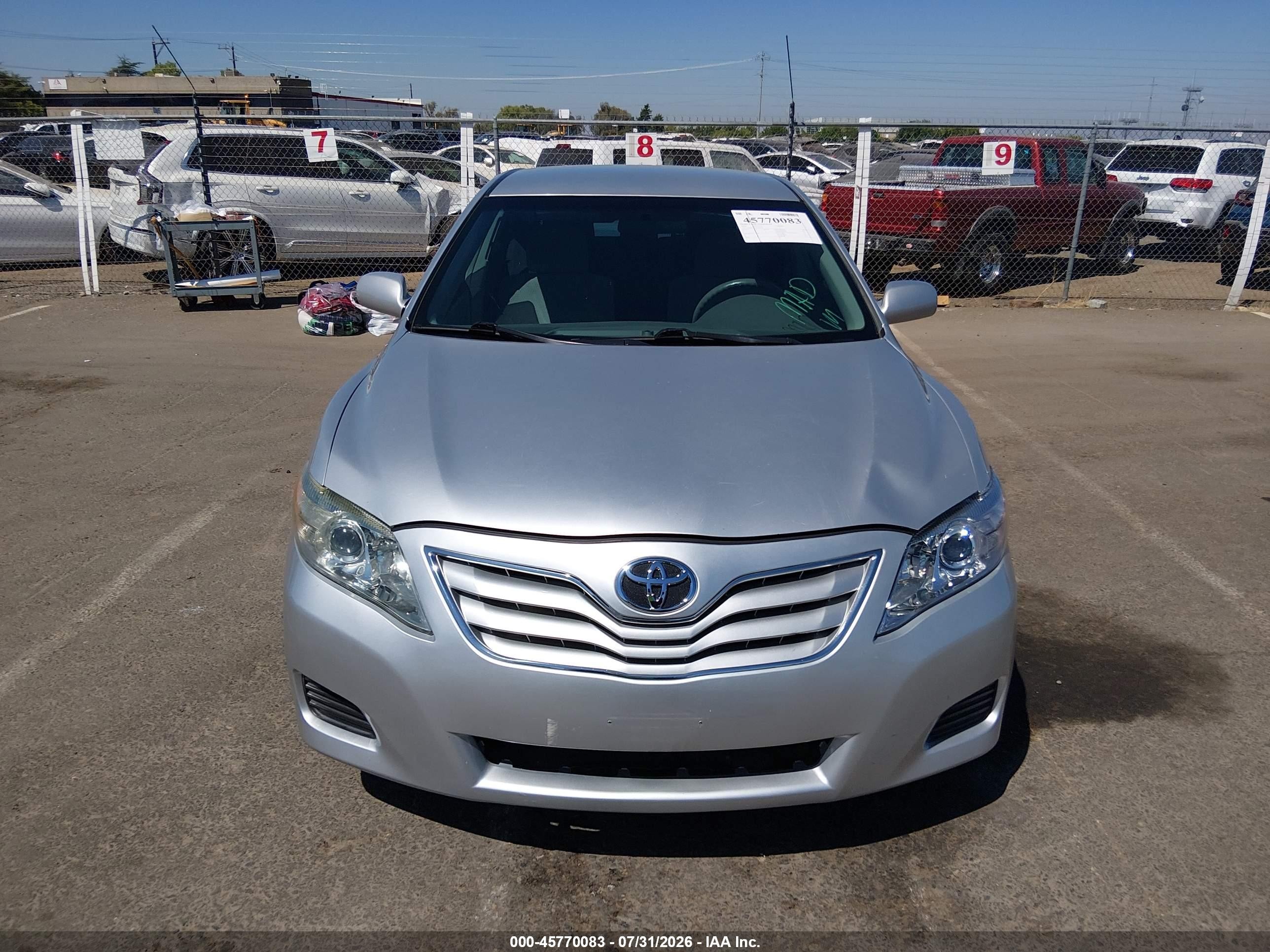2010 Toyota Camry Le Silver vin: 4T1BF3EK2AU022574