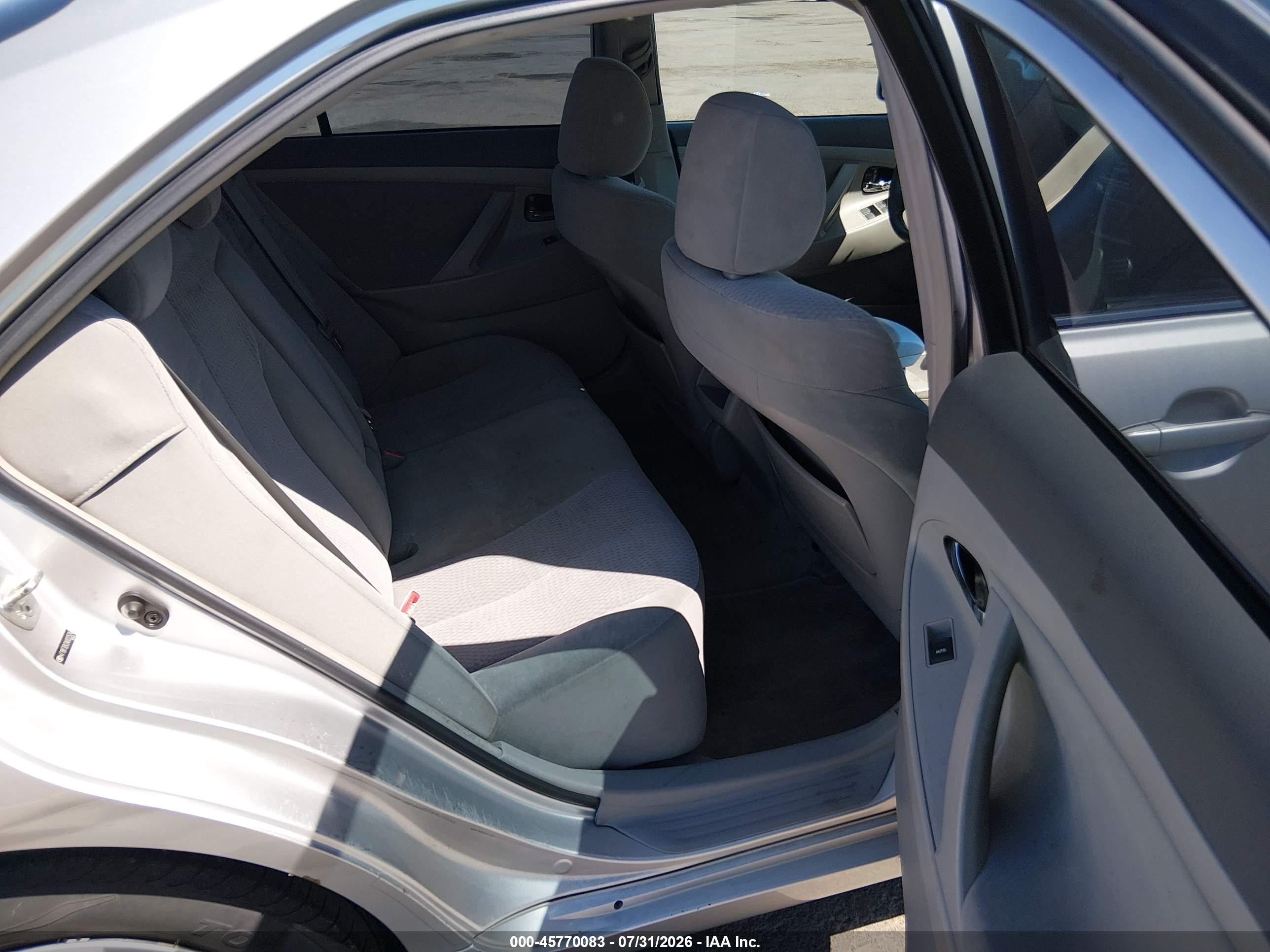 2010 Toyota Camry Le Silver vin: 4T1BF3EK2AU022574