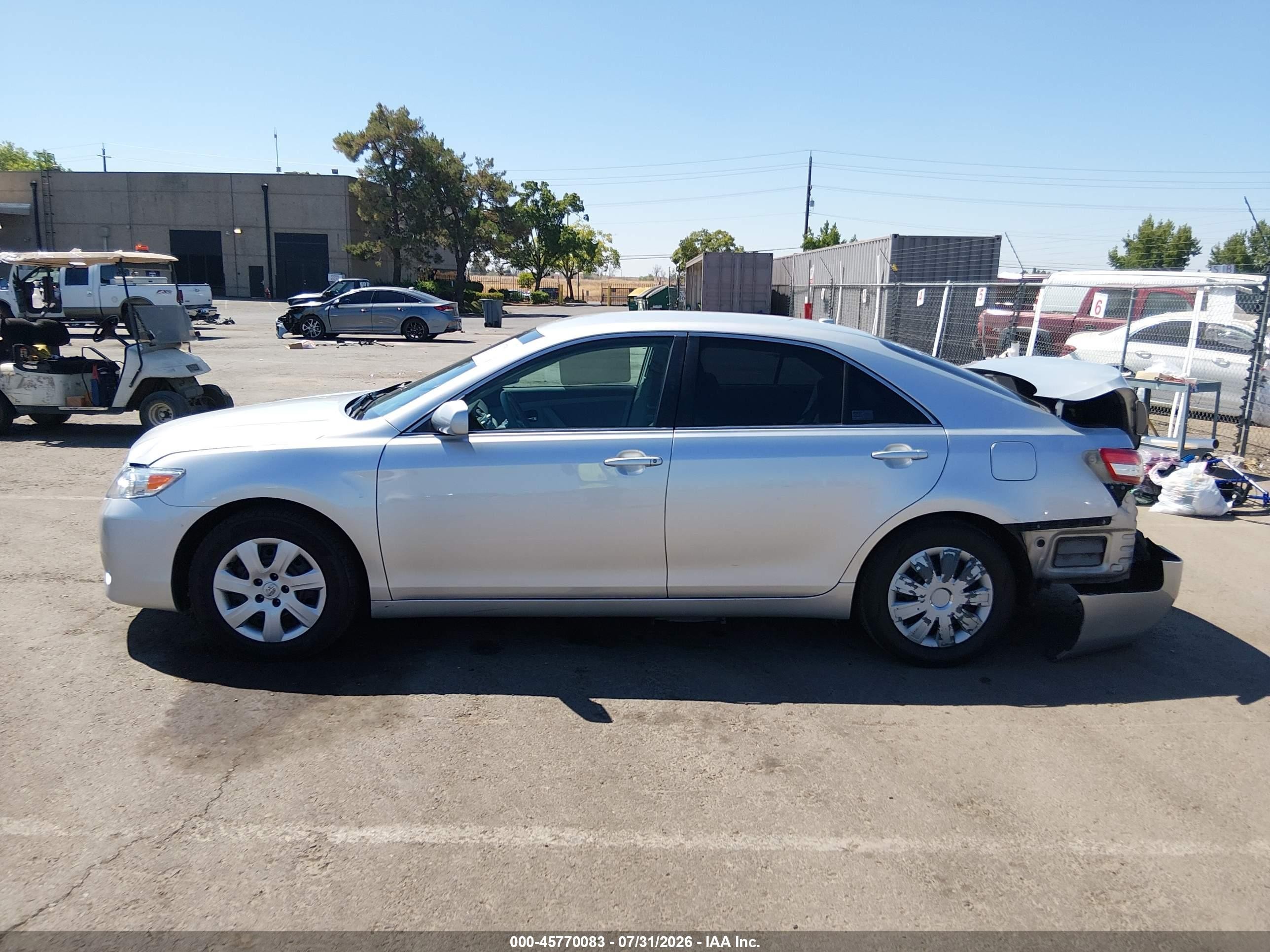 2010 Toyota Camry Le Silver vin: 4T1BF3EK2AU022574