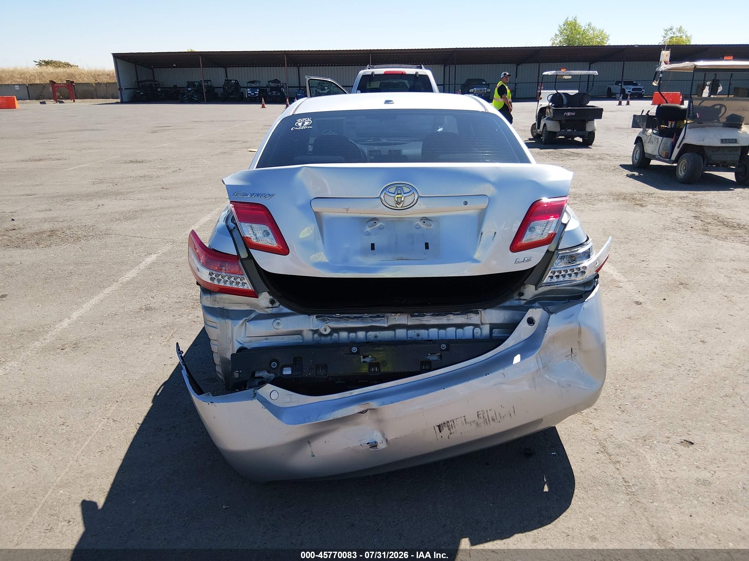 2010 Toyota Camry Le Silver vin: 4T1BF3EK2AU022574