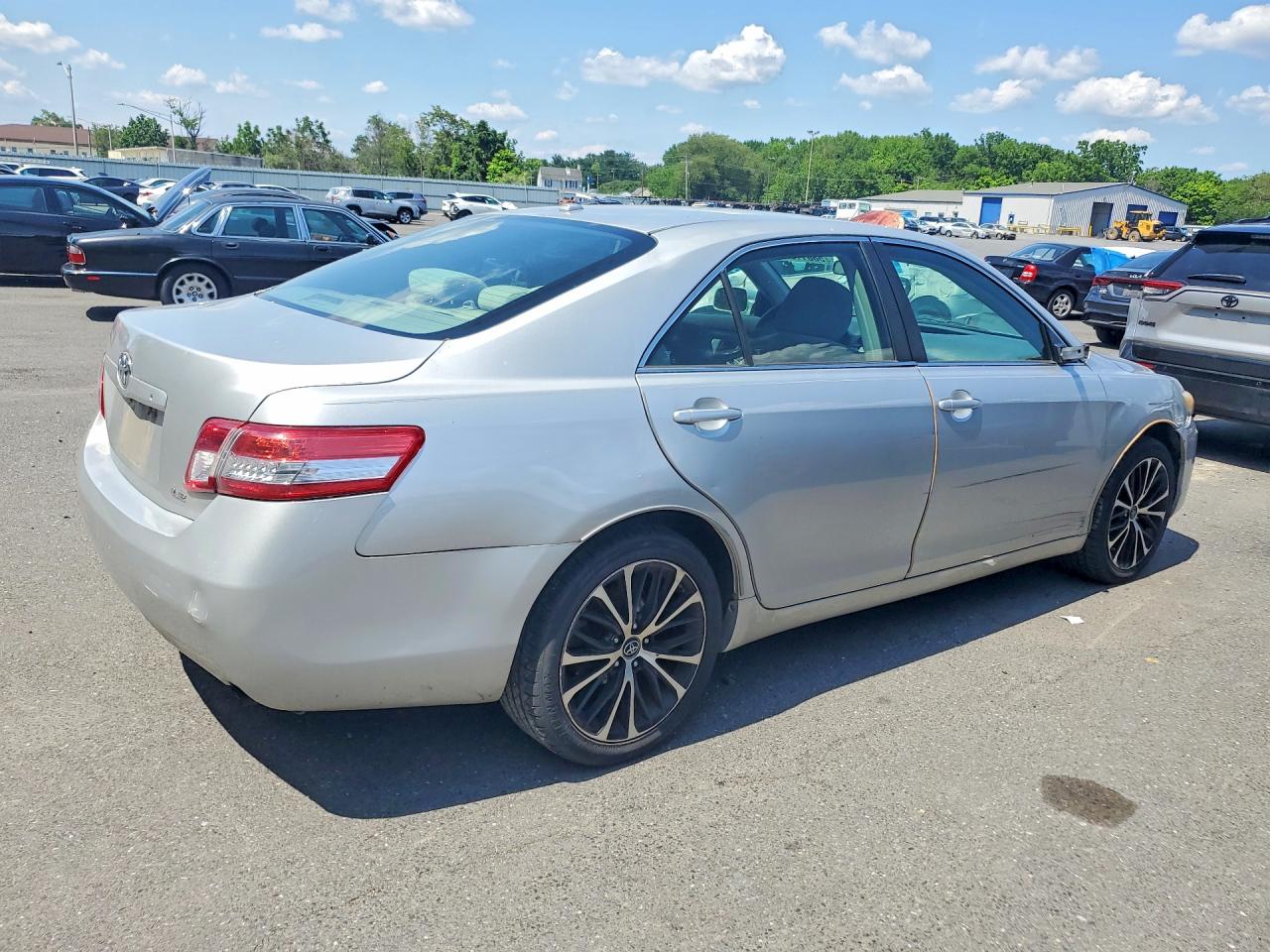 2010 Toyota Camry Silver vin: 4T1BF3EK2AU031226