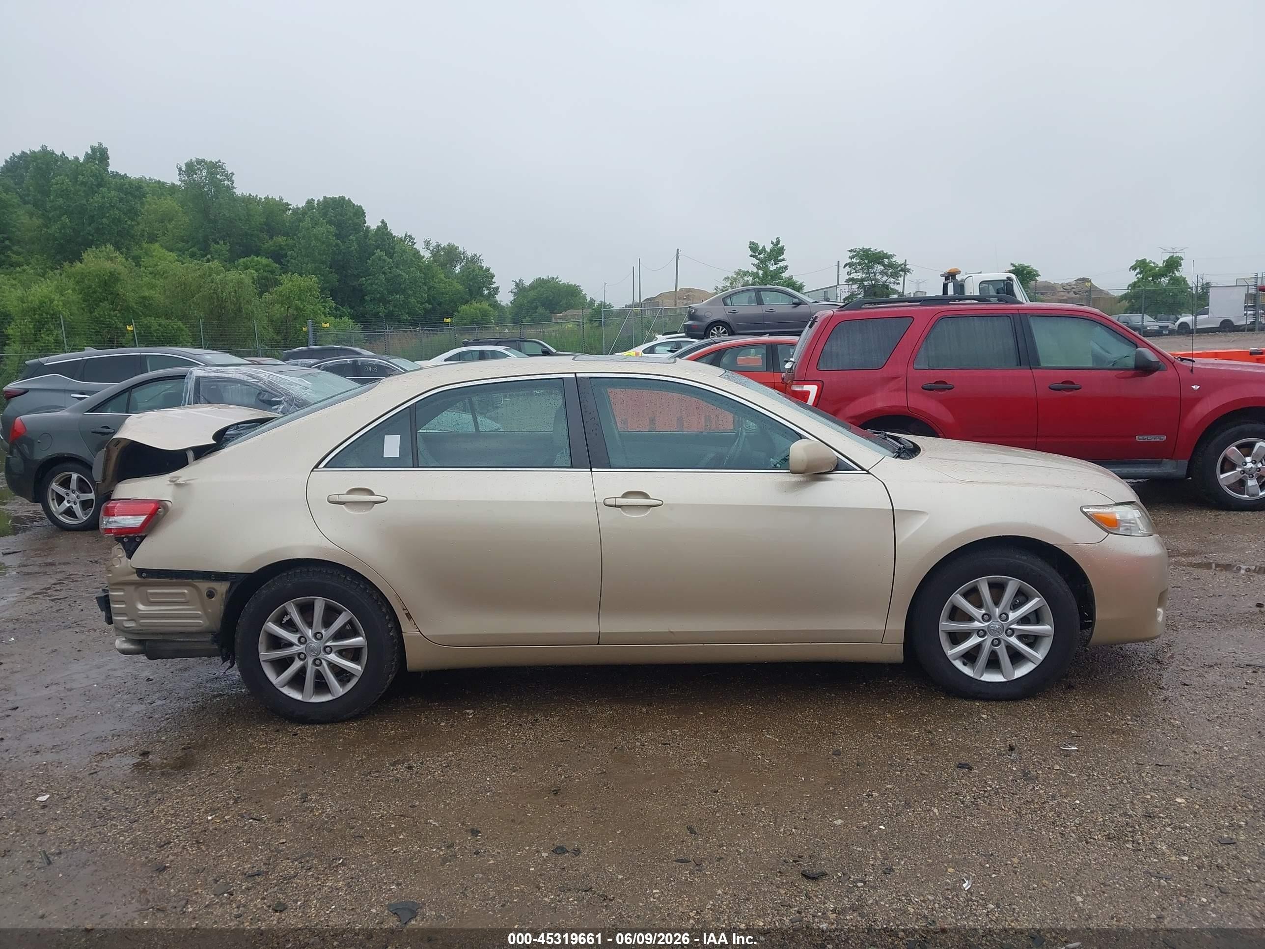 2010 Toyota Camry Xle Tan vin: 4T1BF3EK2AU032375