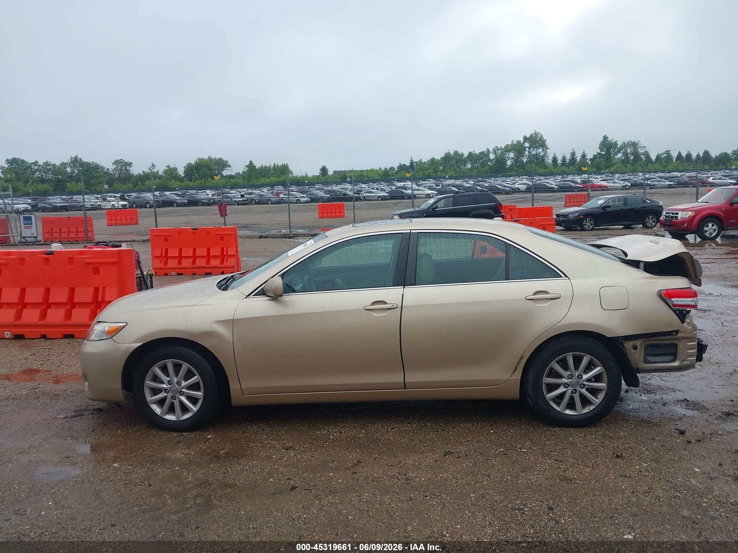 2010 Toyota Camry Xle Tan vin: 4T1BF3EK2AU032375