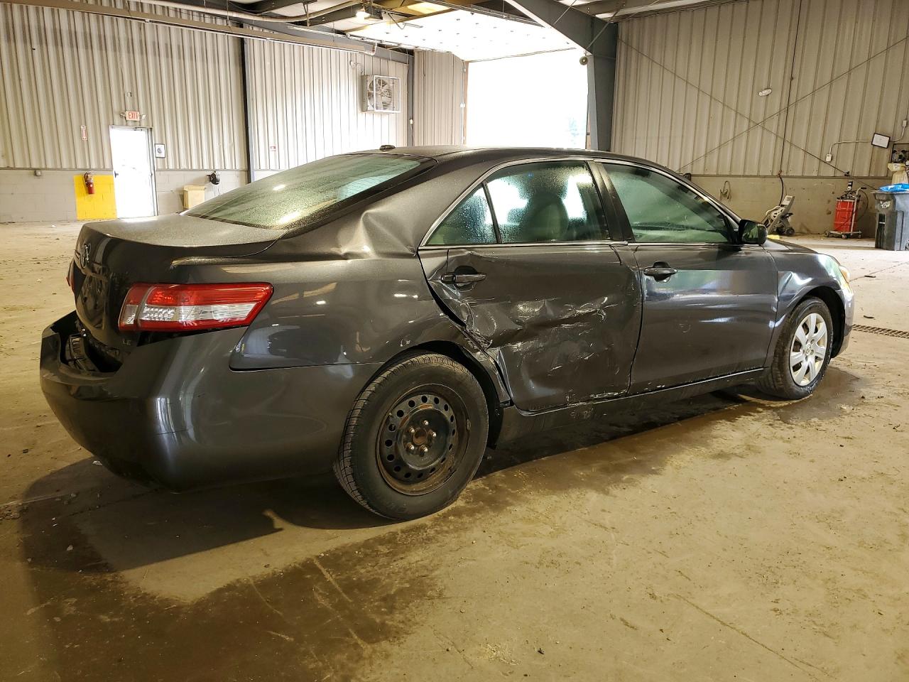 2010 Toyota Camry Le Gray vin: 4T1BF3EK2AU046437
