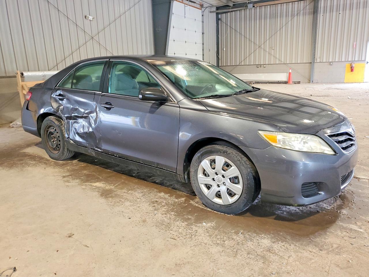 2010 Toyota Camry Le Gray vin: 4T1BF3EK2AU046437