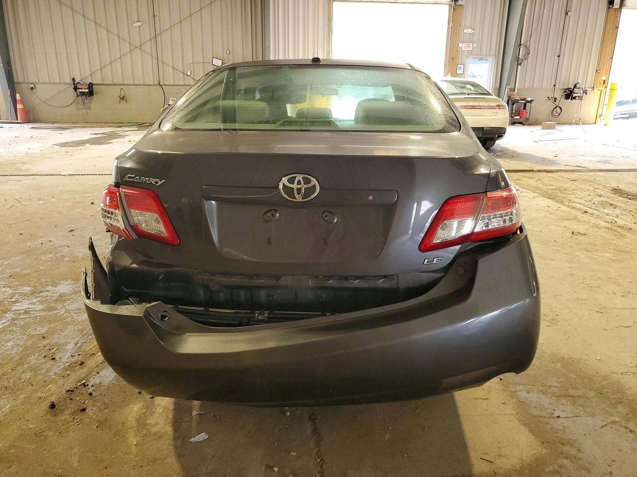 2010 Toyota Camry Le Gray vin: 4T1BF3EK2AU046437