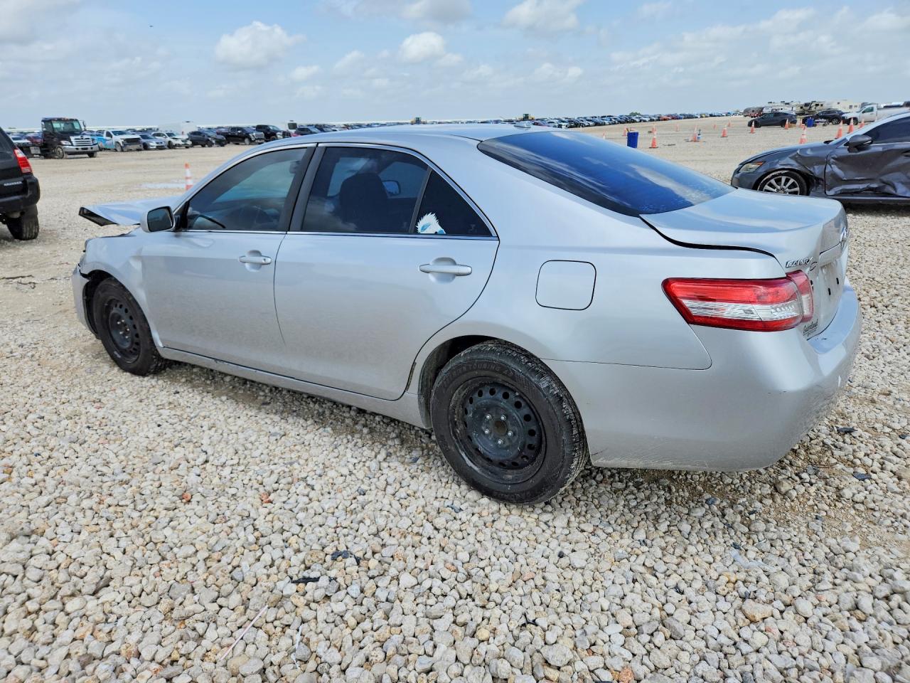 2010 Toyota Camry Le Silver vin: 4T1BF3EK2AU047023