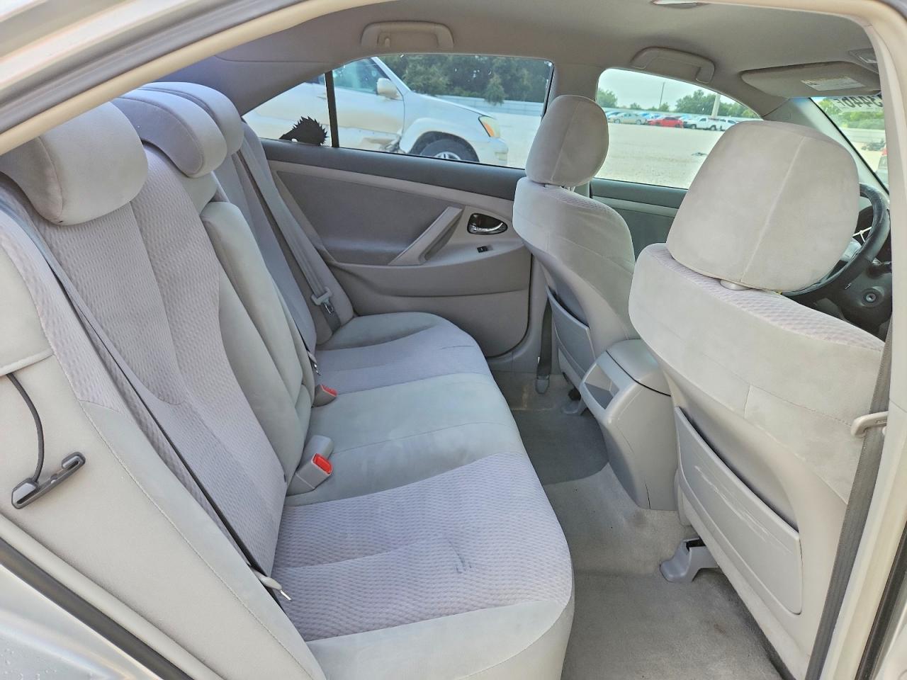 2010 Toyota Camry Le Silver vin: 4T1BF3EK2AU047023
