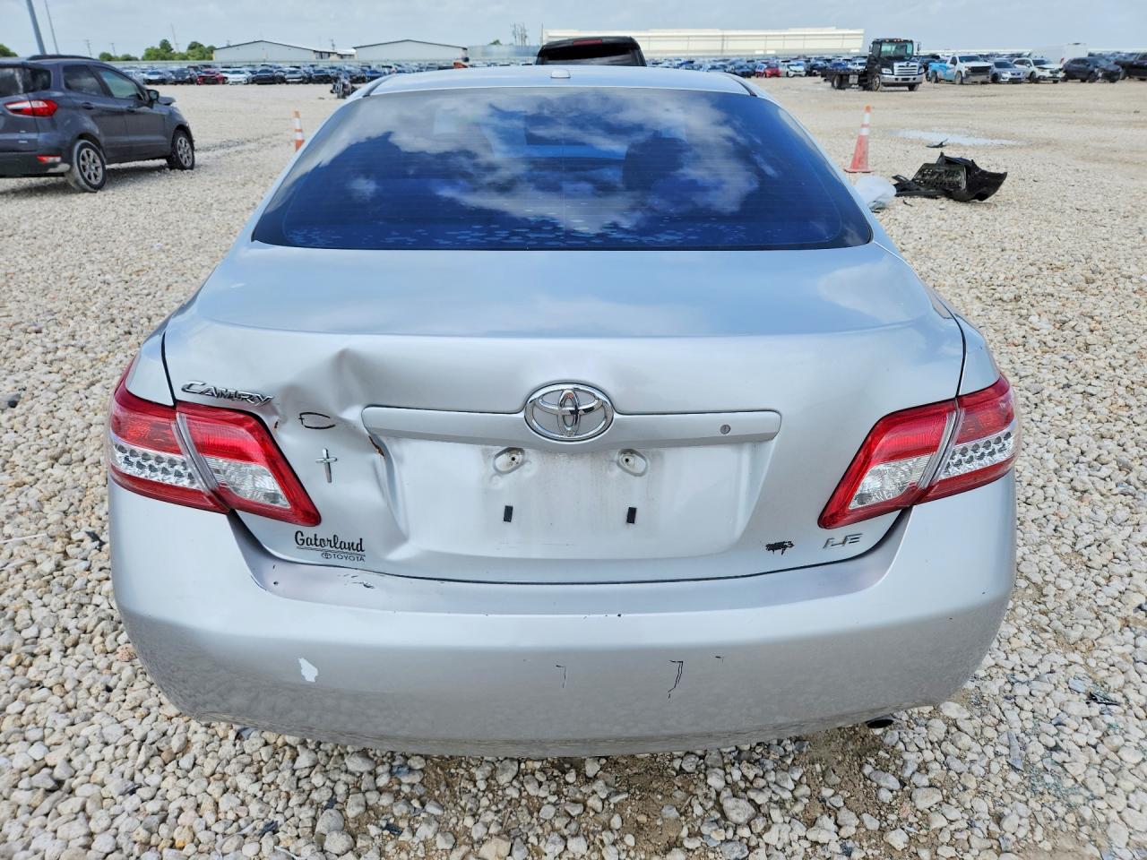 2010 Toyota Camry Le Silver vin: 4T1BF3EK2AU047023