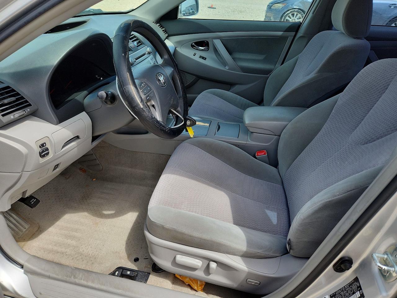 2010 Toyota Camry Le Silver vin: 4T1BF3EK2AU047023