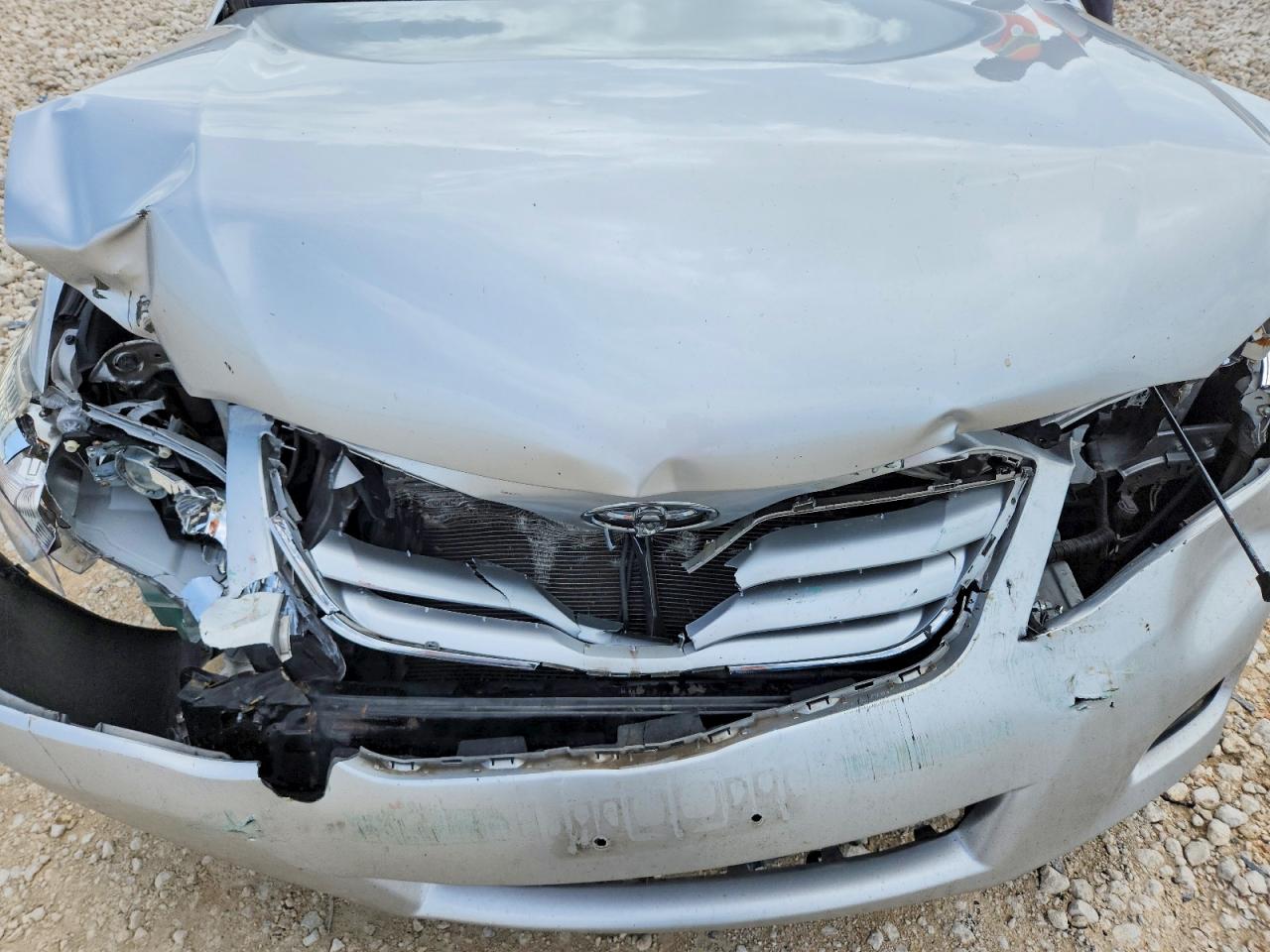 2010 Toyota Camry Le Silver vin: 4T1BF3EK2AU047023