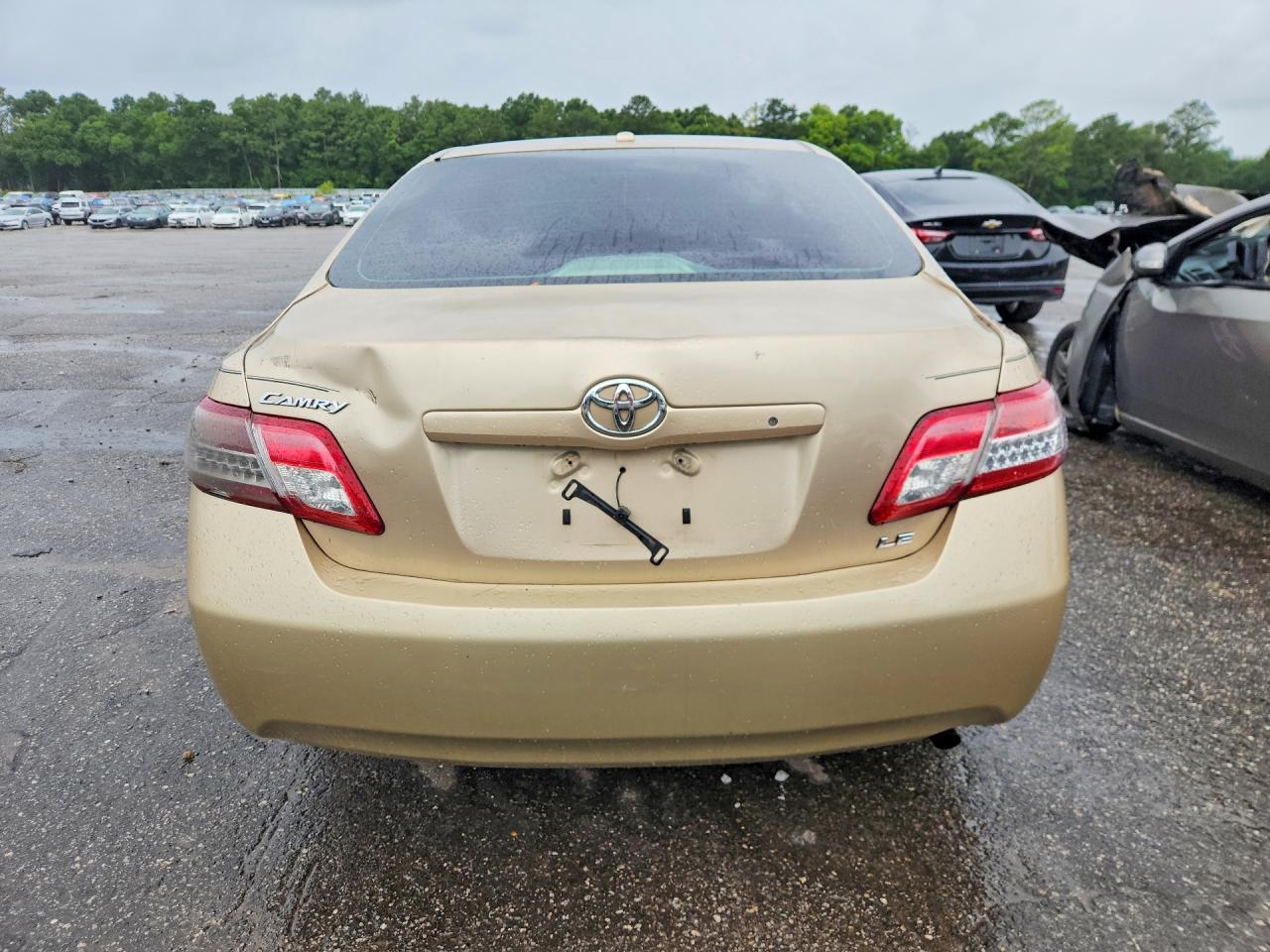 2010 Toyota Camry Le Золотой vin: 4T1BF3EK2AU064971
