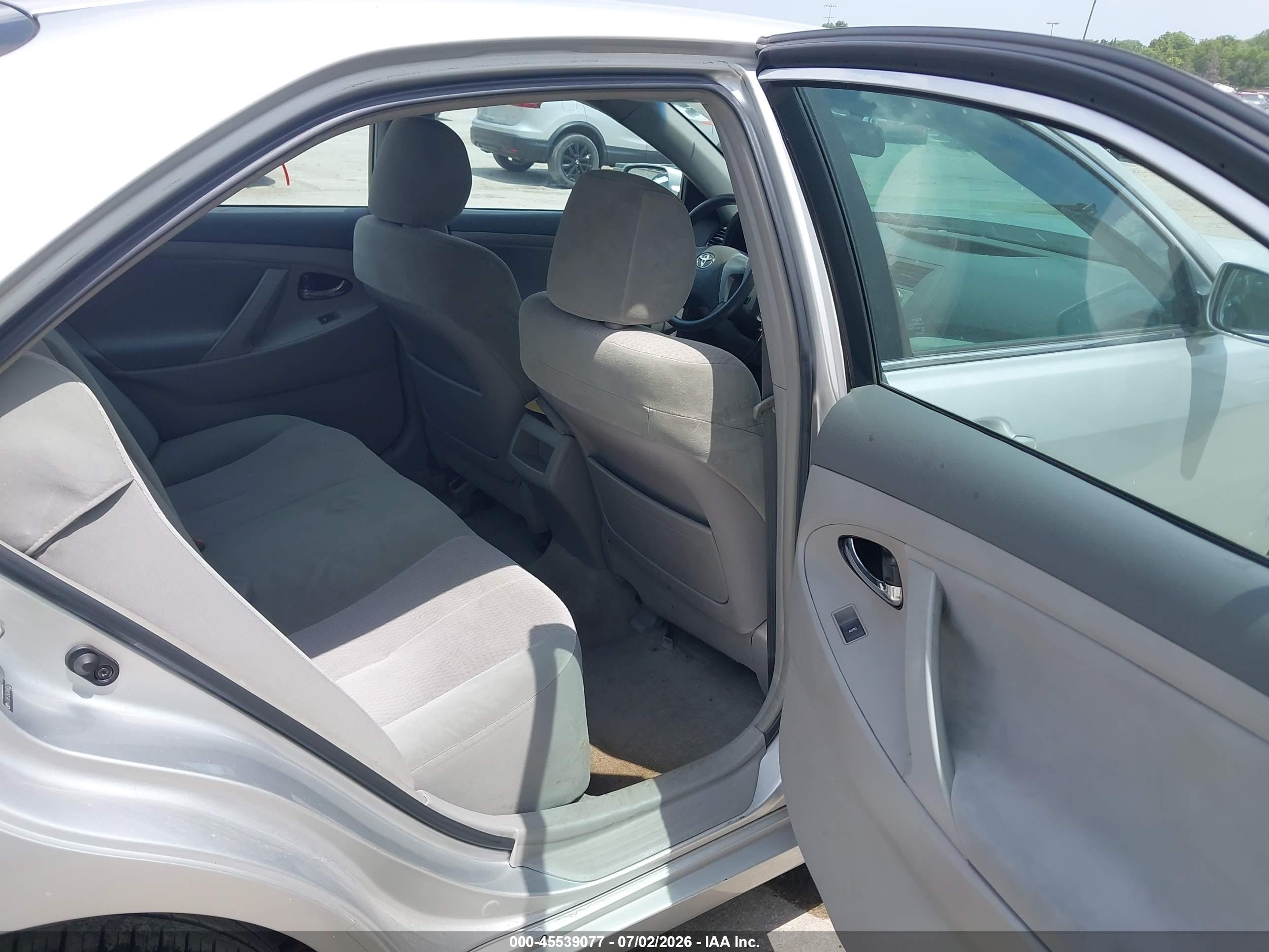 2010 Toyota Camry Le Silver vin: 4T1BF3EK2AU065229