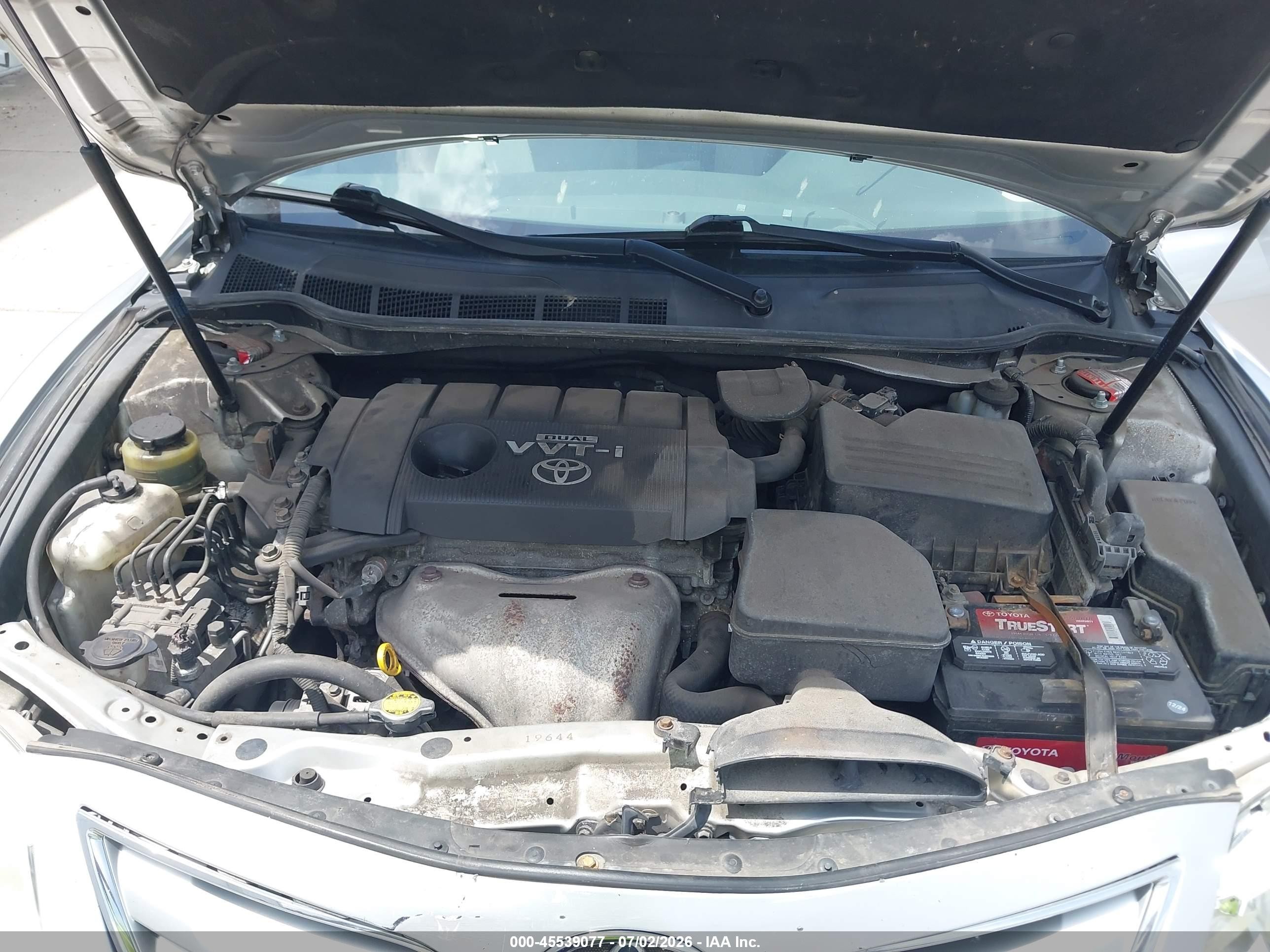 2010 Toyota Camry Le Silver vin: 4T1BF3EK2AU065229