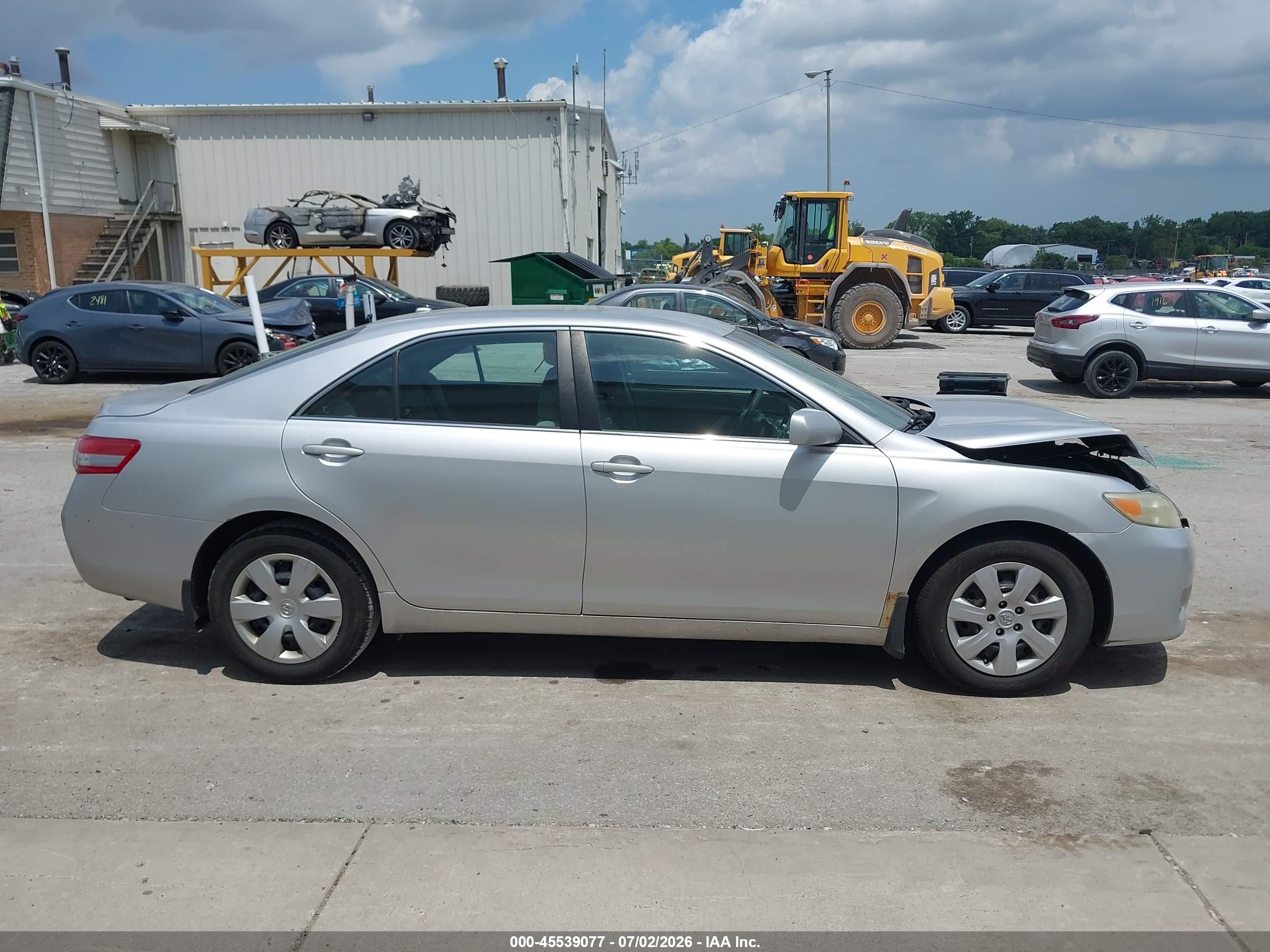 2010 Toyota Camry Le Silver vin: 4T1BF3EK2AU065229