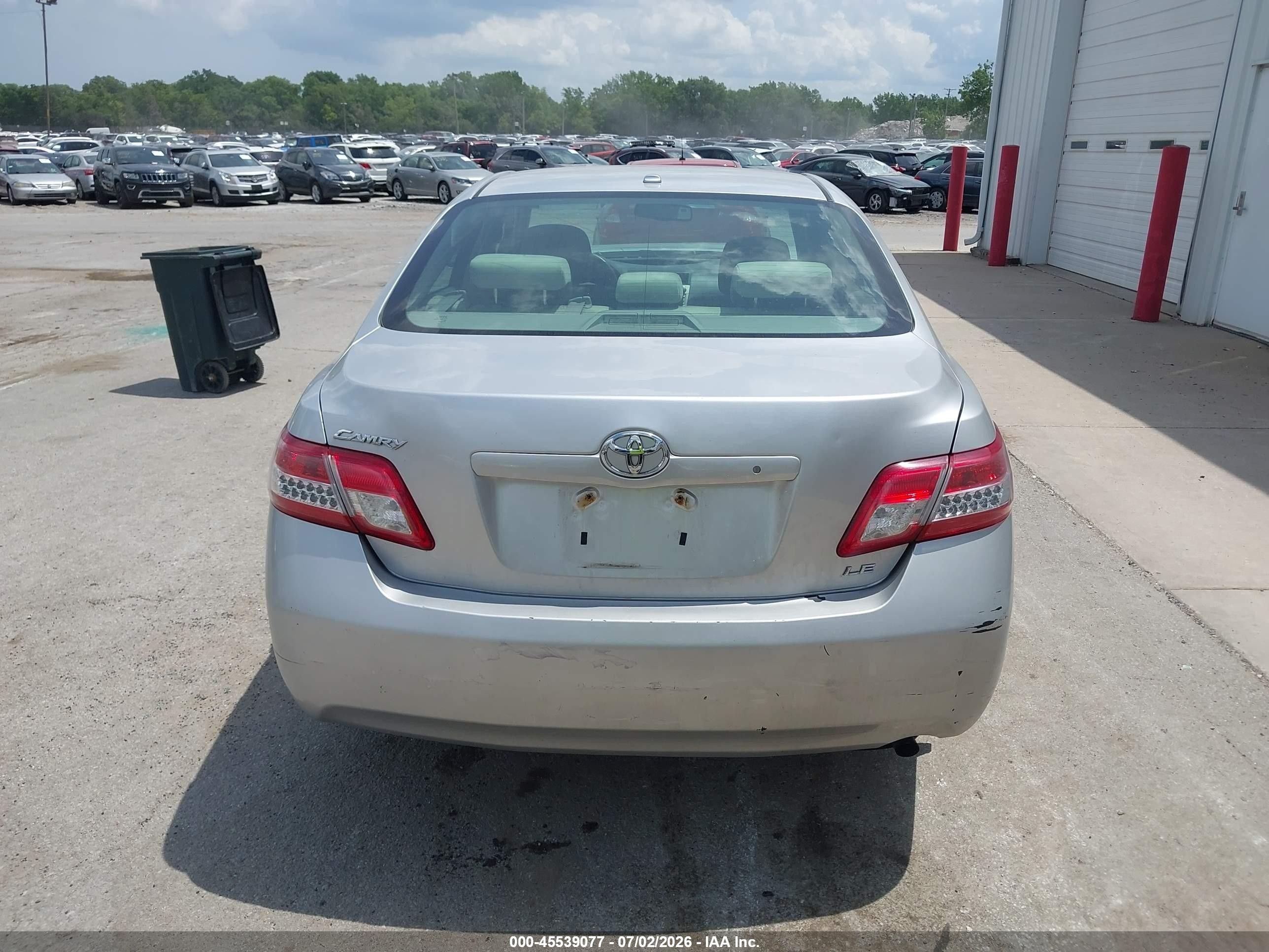 2010 Toyota Camry Le Silver vin: 4T1BF3EK2AU065229