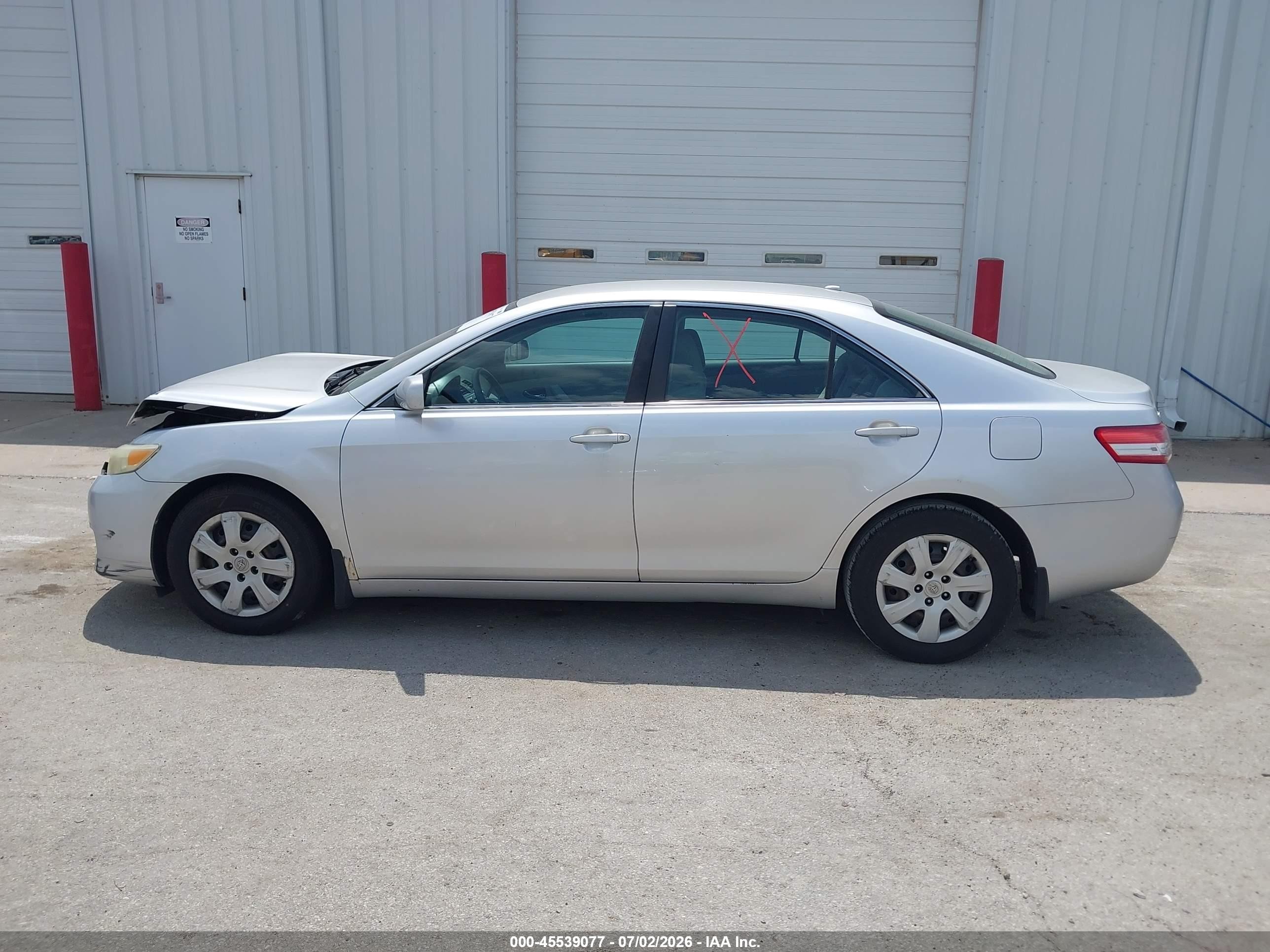 2010 Toyota Camry Le Silver vin: 4T1BF3EK2AU065229