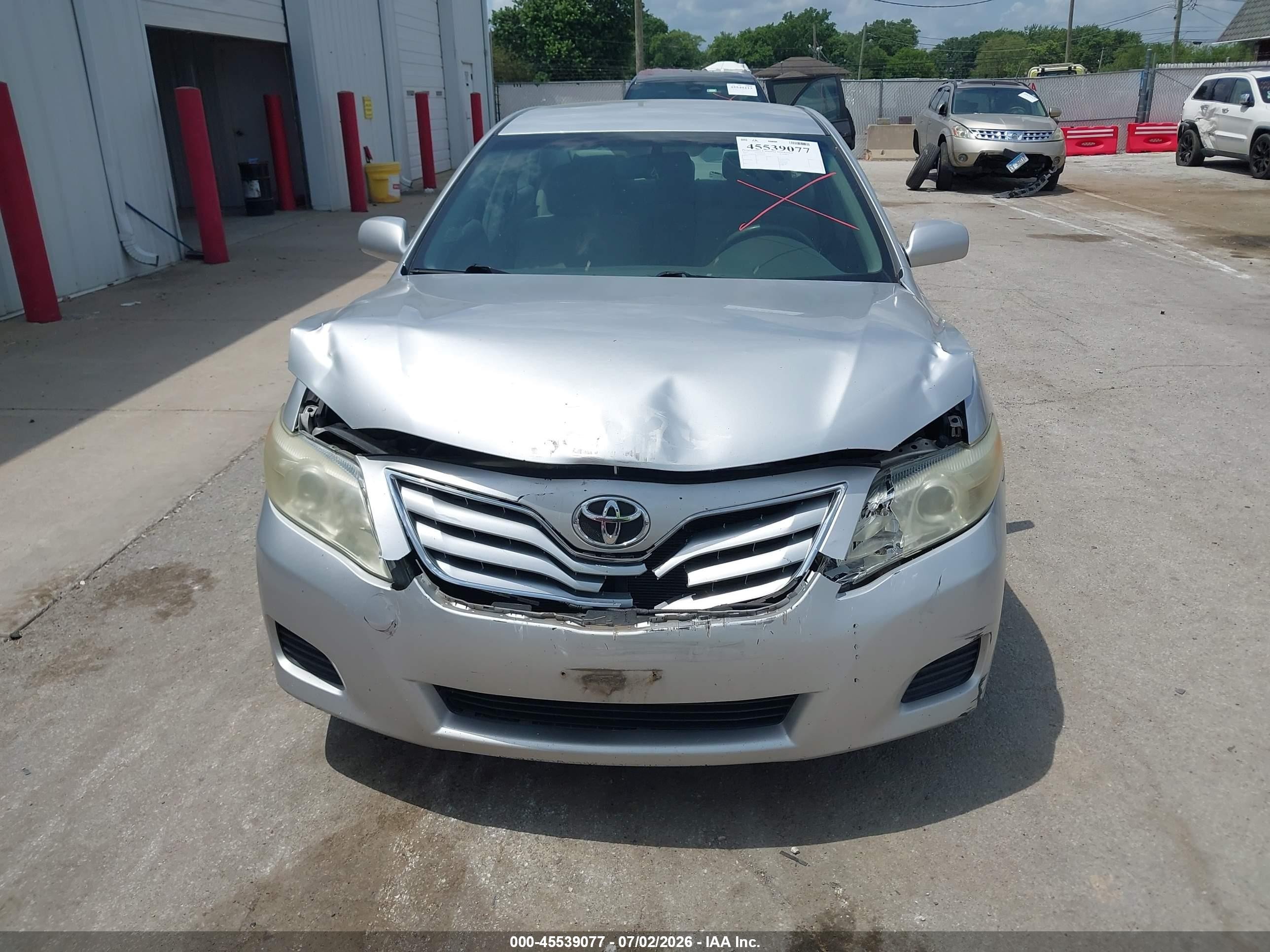 2010 Toyota Camry Le Silver vin: 4T1BF3EK2AU065229