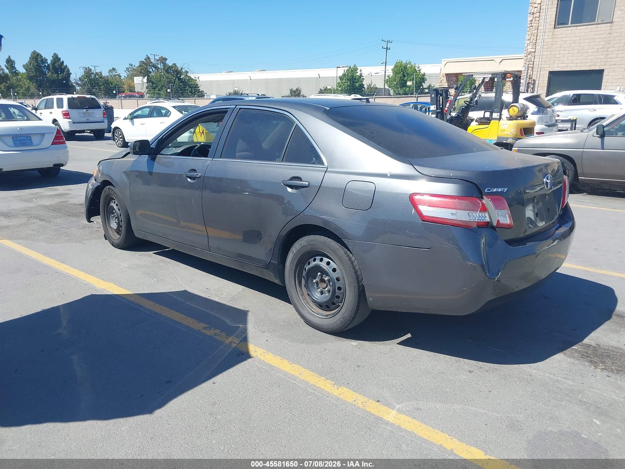 2010 Toyota Camry Le Gray vin: 4T1BF3EK2AU072262