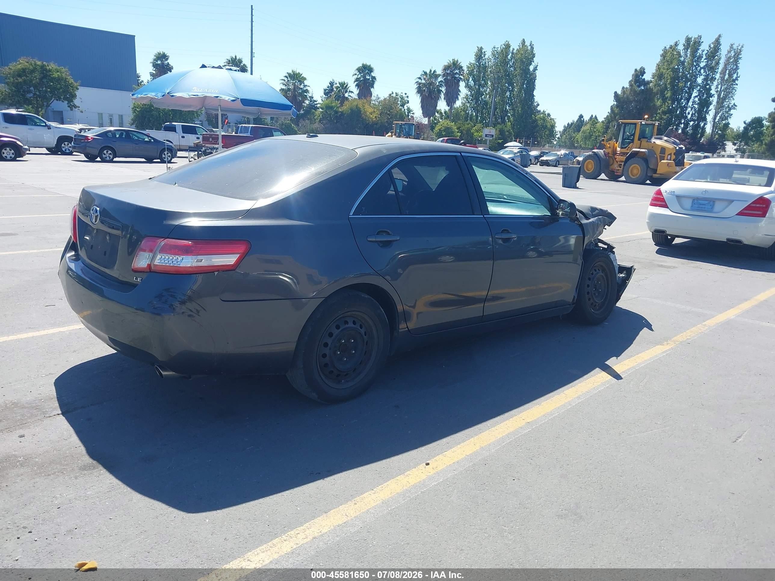 2010 Toyota Camry Le Gray vin: 4T1BF3EK2AU072262