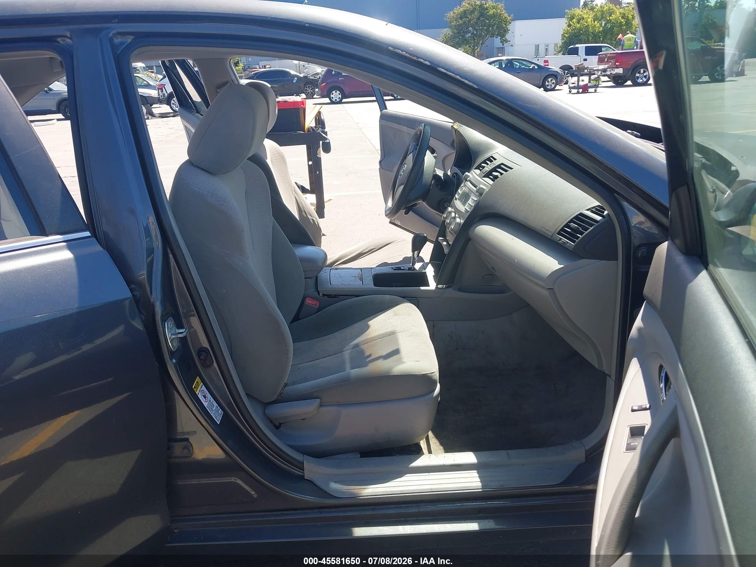 2010 Toyota Camry Le Gray vin: 4T1BF3EK2AU072262