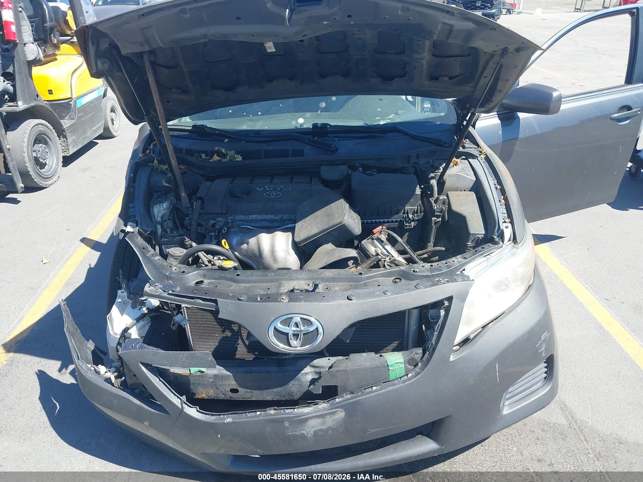 2010 Toyota Camry Le Gray vin: 4T1BF3EK2AU072262