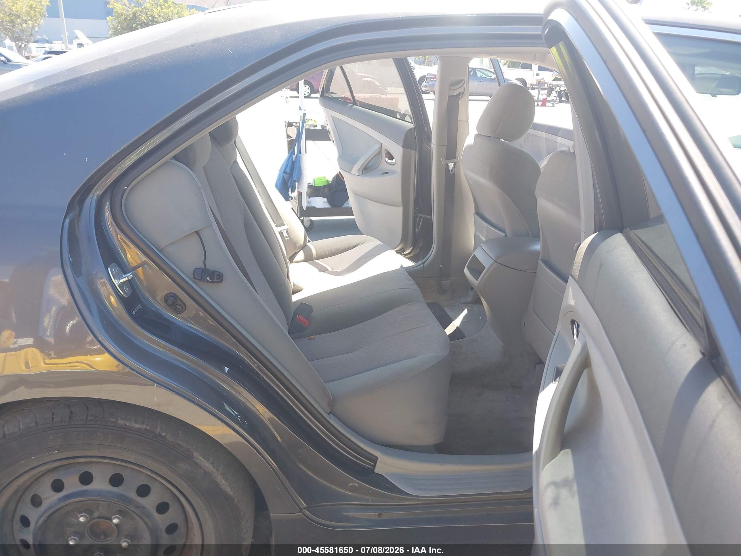 2010 Toyota Camry Le Gray vin: 4T1BF3EK2AU072262