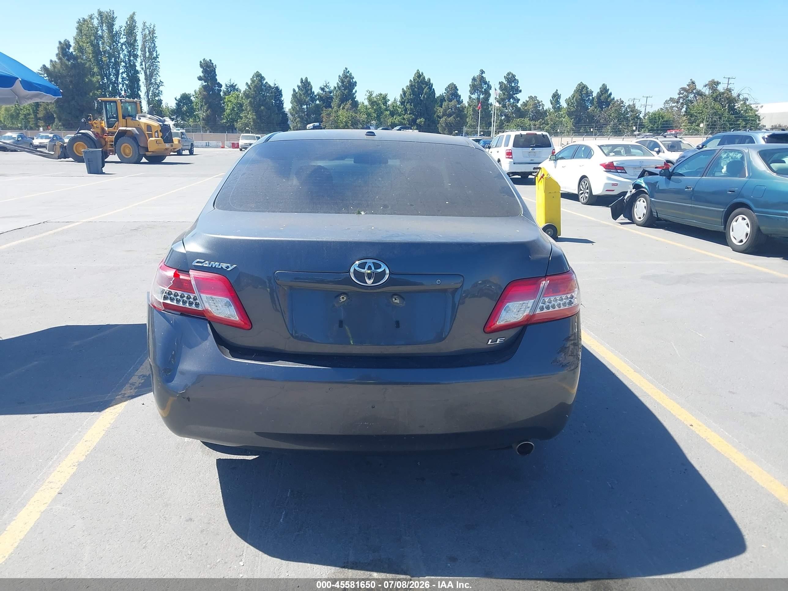 2010 Toyota Camry Le Gray vin: 4T1BF3EK2AU072262