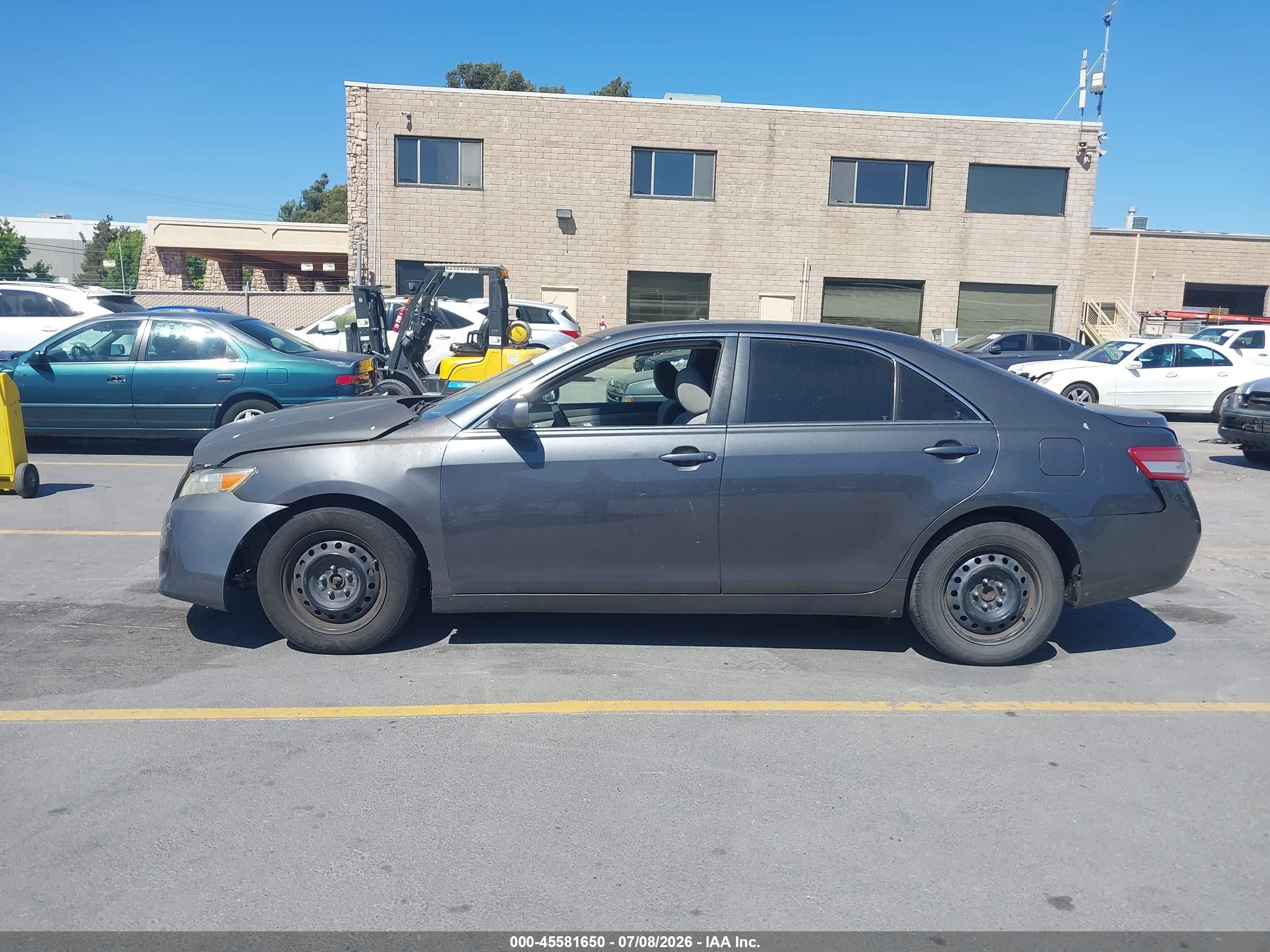 2010 Toyota Camry Le Gray vin: 4T1BF3EK2AU072262