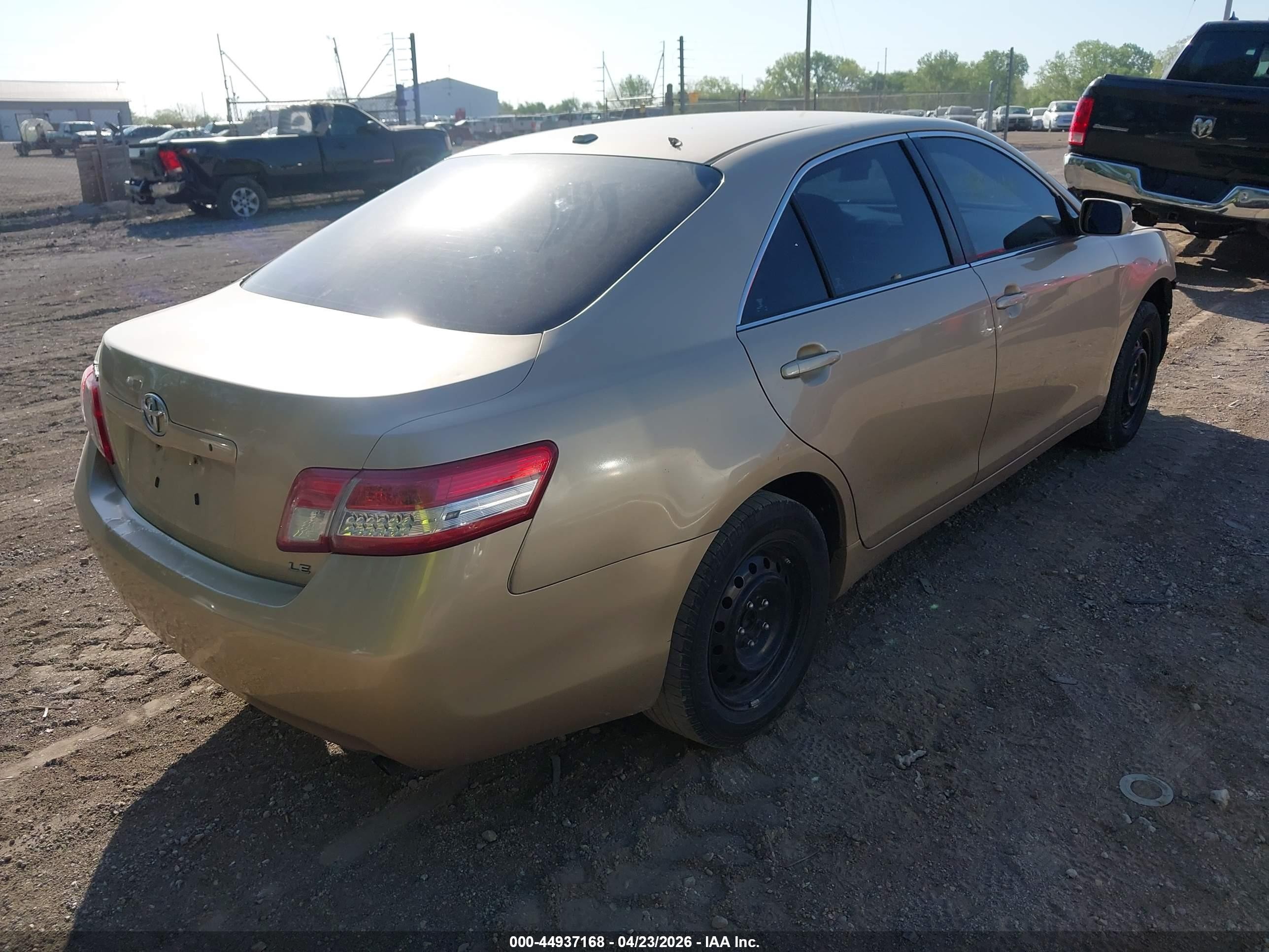 2010 Toyota Camry Le Gold vin: 4T1BF3EK2AU074982